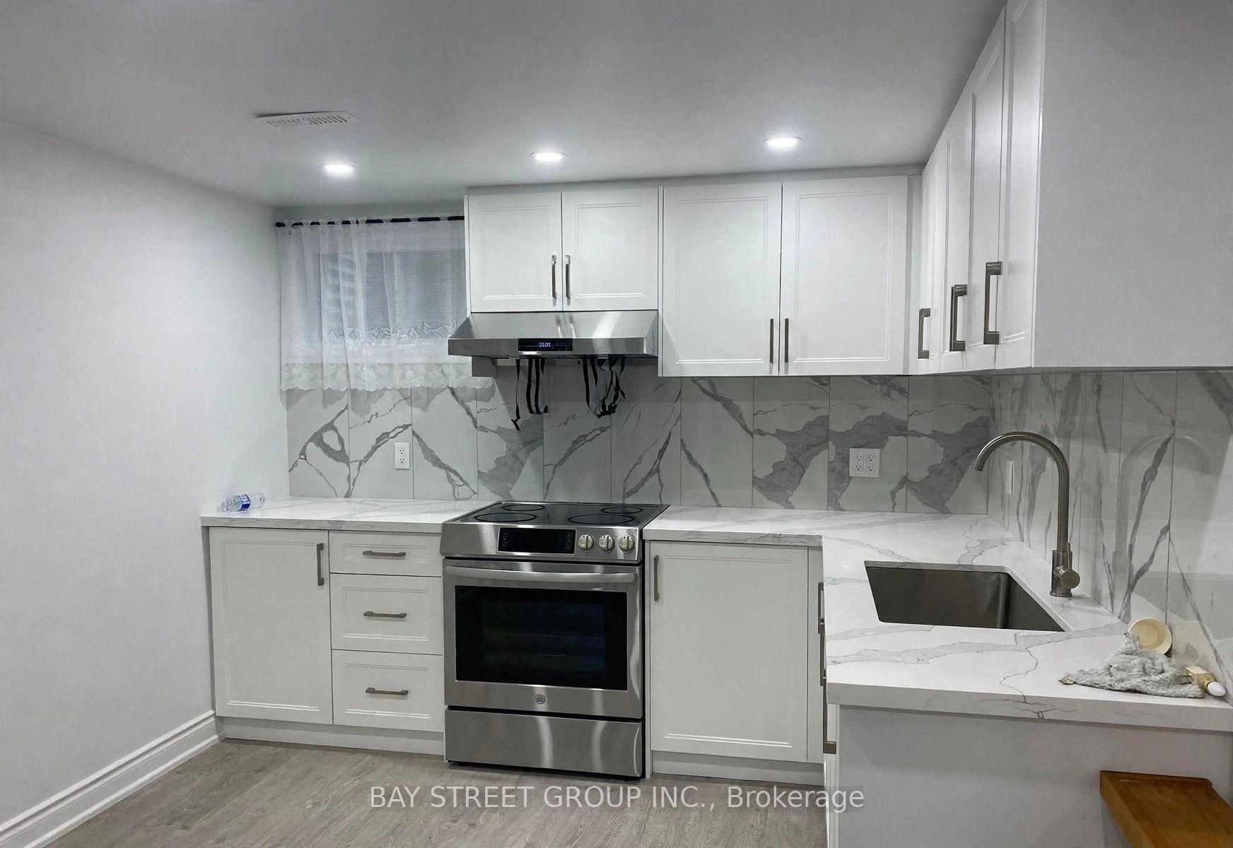 Photo 2 of 32 Barker Court, Markham, Sherwood-Amberglen — HOMEH