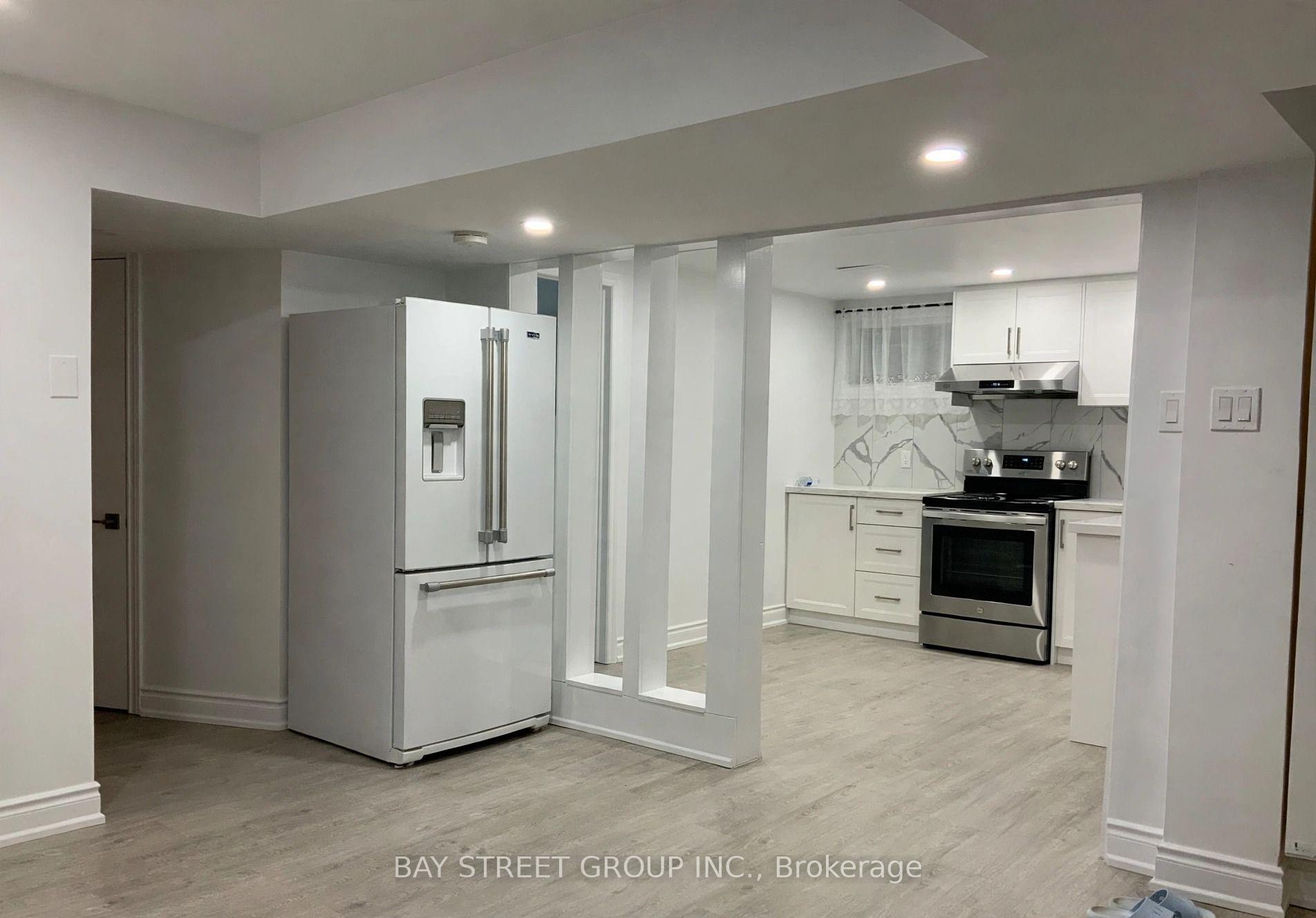 Photo 3 of 32 Barker Court, Markham, Sherwood-Amberglen — HOMEH