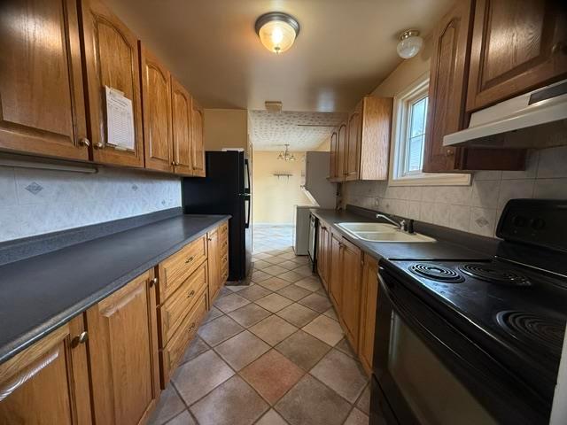 Photo 4 of 10 Farrell Crescent, Elliot Lake — HOMEH