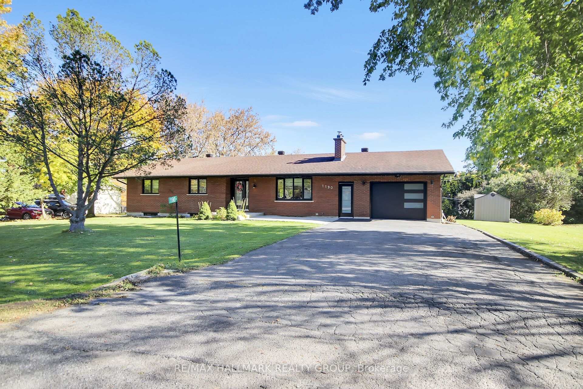 Photo 2 of 1190 Maple Avenue, Ottawa, Manotick Village & Manotick Estates — HOMEH