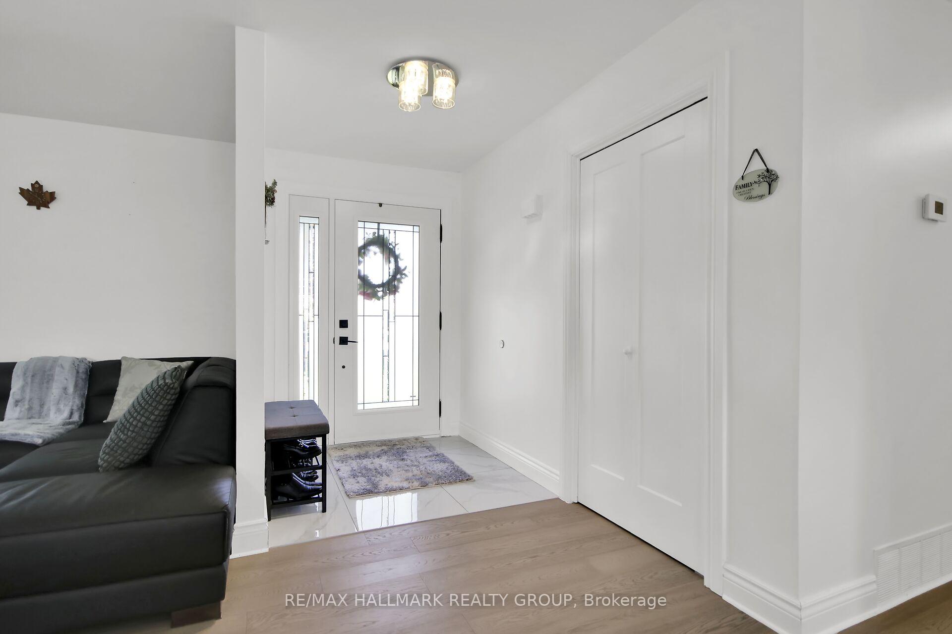 Photo 3 of 1190 Maple Avenue, Ottawa, Manotick Village & Manotick Estates — HOMEH