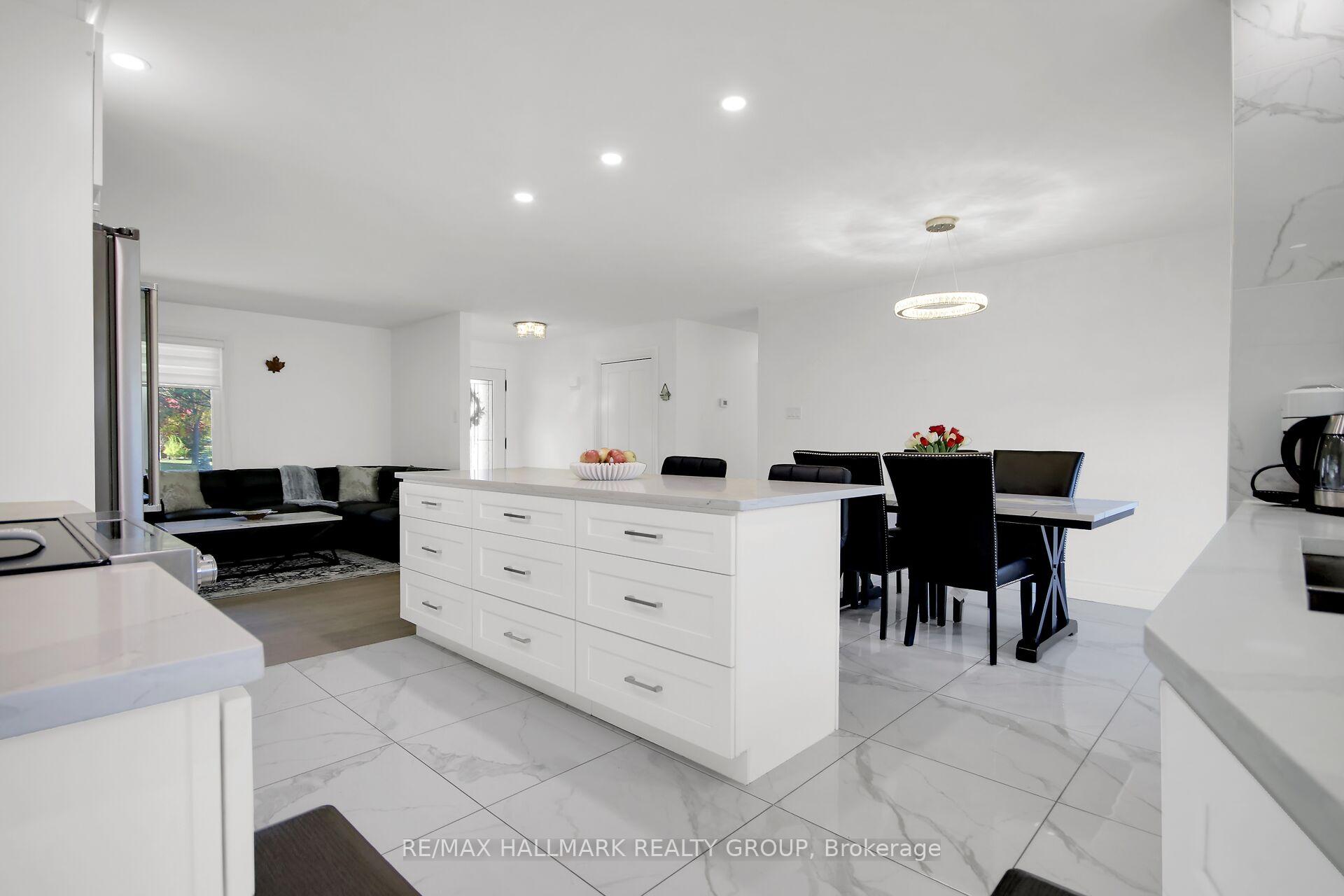 Photo 12 of 1190 Maple Avenue, Ottawa, Manotick Village & Manotick Estates — HOMEH