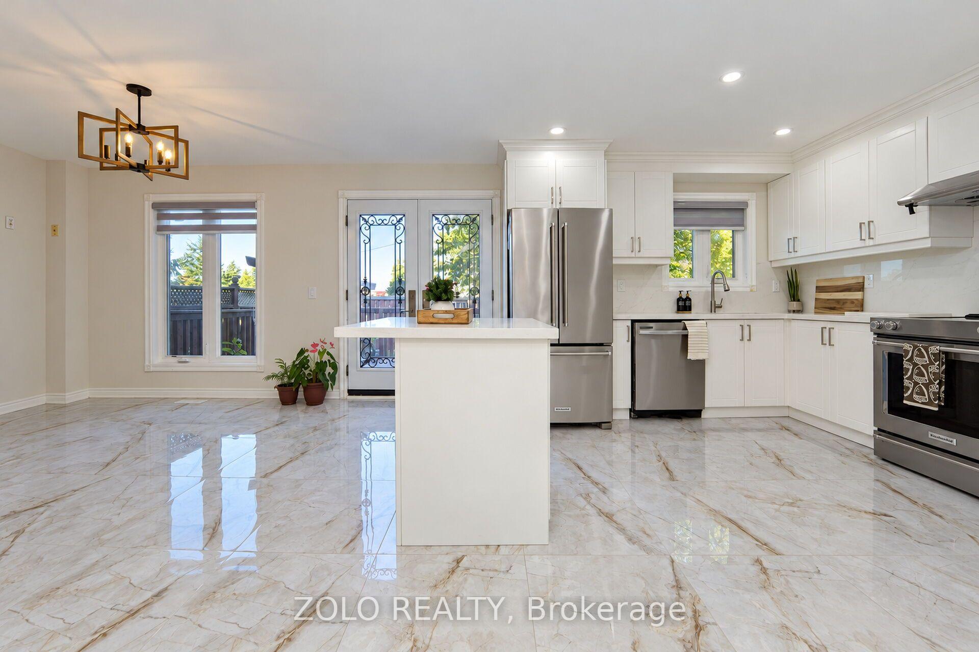 Photo 12 of 30 Morningdew Crescent, Brampton, Sandringham-Wellington — HOMEH