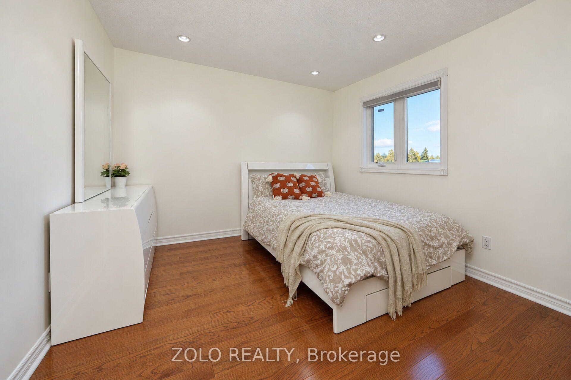 Photo 29 of 30 Morningdew Crescent, Brampton, Sandringham-Wellington — HOMEH