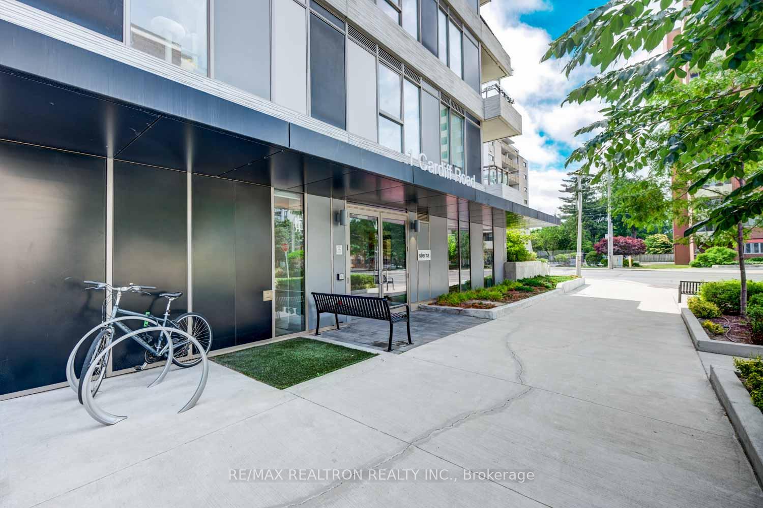 Photo 4 of Unit 507, 1 Cardiff Road, Toronto, Mount Pleasant East — HOMEH