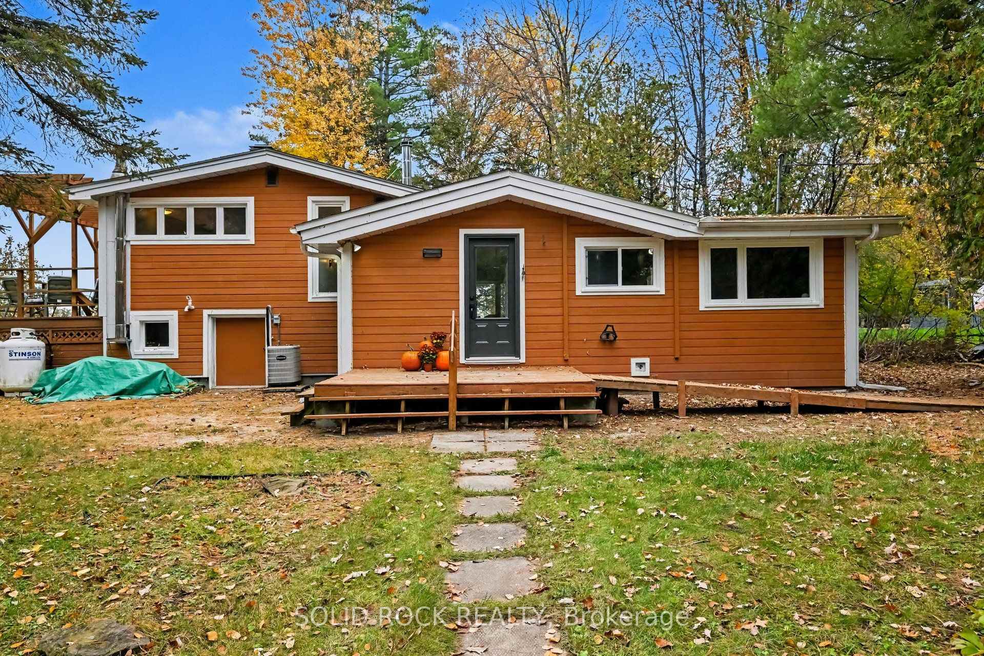 Photo 2 of 107 Lighthouse Lane, Ottawa, Fitzroy — HOMEH