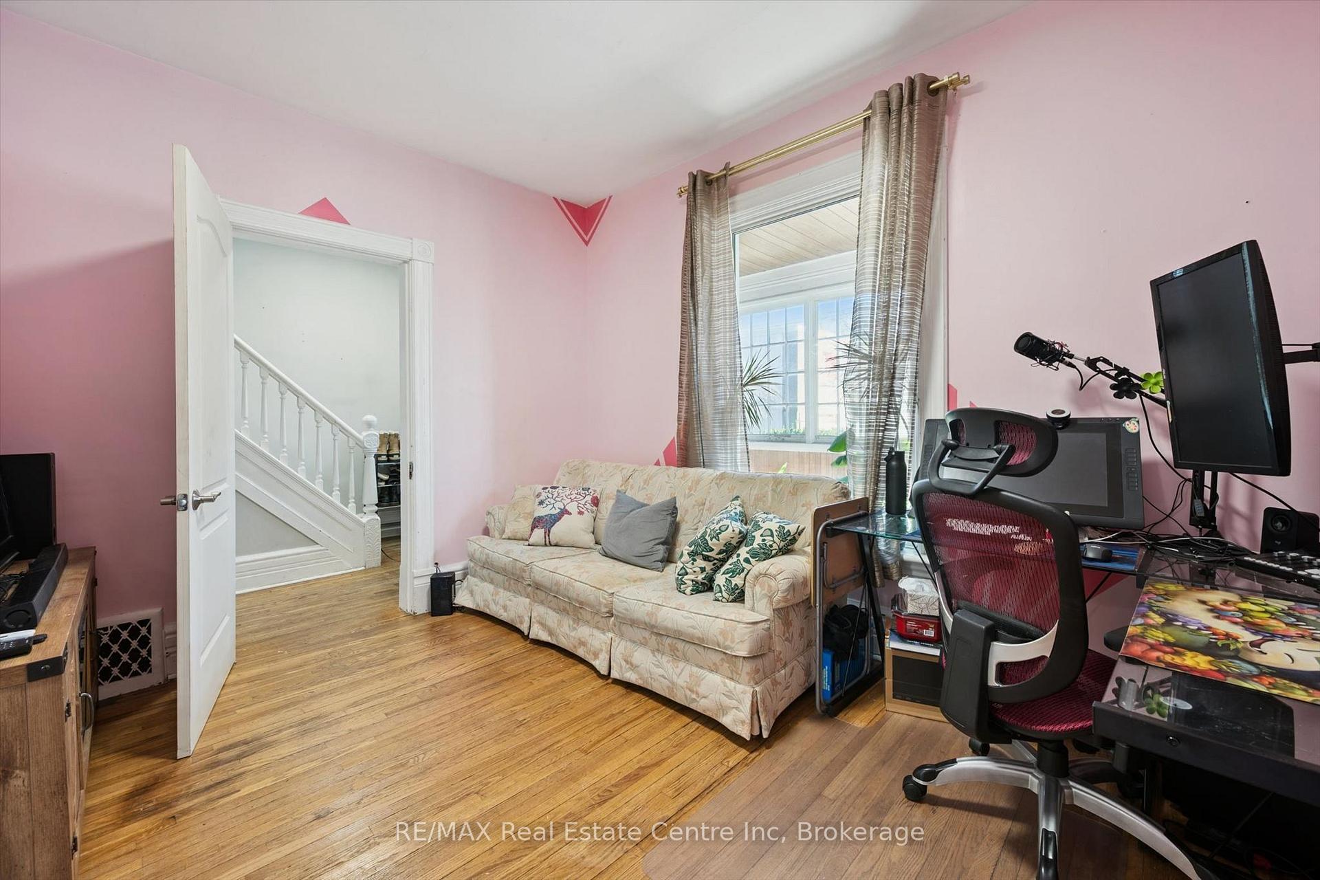 Photo 10 of 172 York Road, Guelph, St. Patrick's Ward — HOMEH