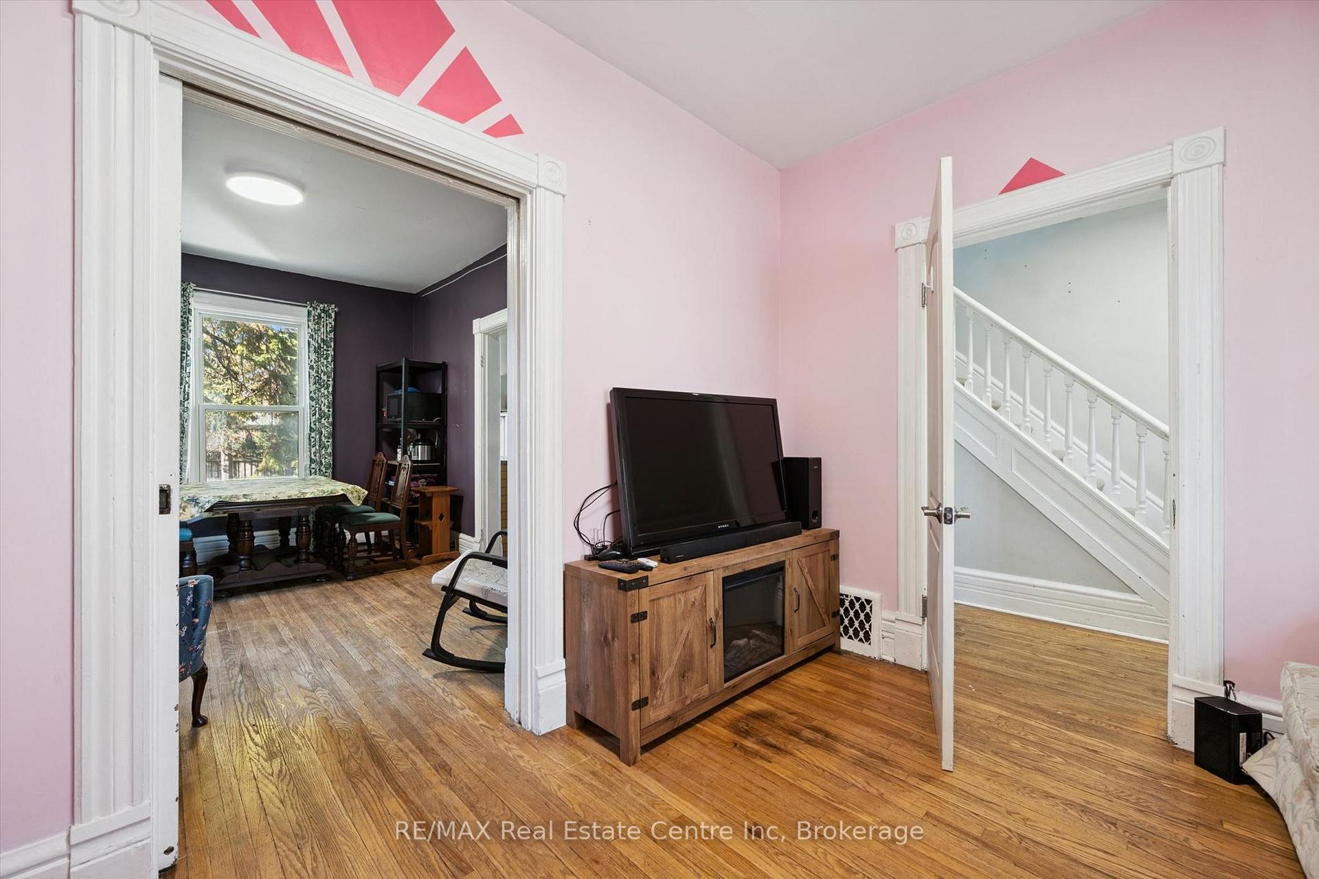 Photo 11 of 172 York Road, Guelph, St. Patrick's Ward — HOMEH