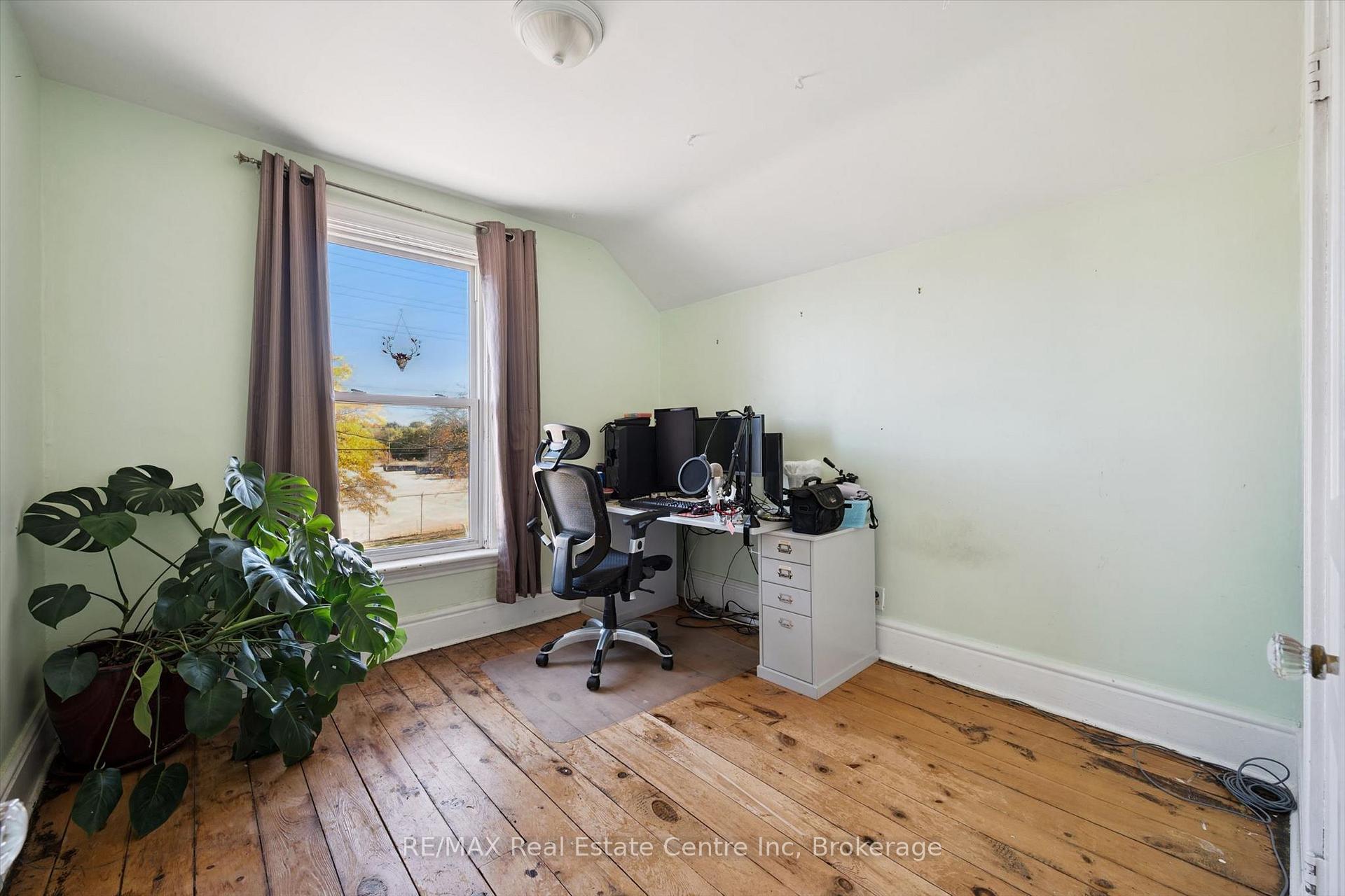 Photo 19 of 172 York Road, Guelph, St. Patrick's Ward — HOMEH