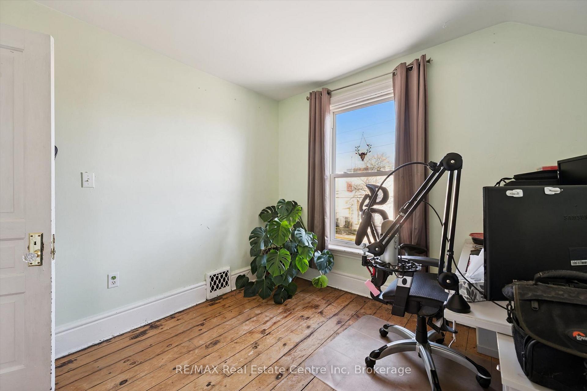 Photo 20 of 172 York Road, Guelph, St. Patrick's Ward — HOMEH