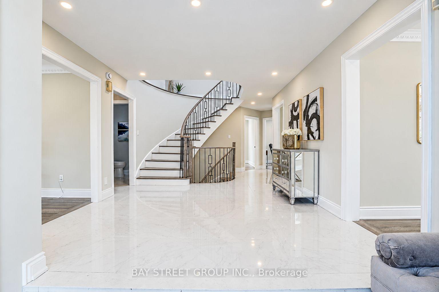 Photo 5 of 411 Weldrick Road E, Richmond Hill, Bayview Hill — HOMEH