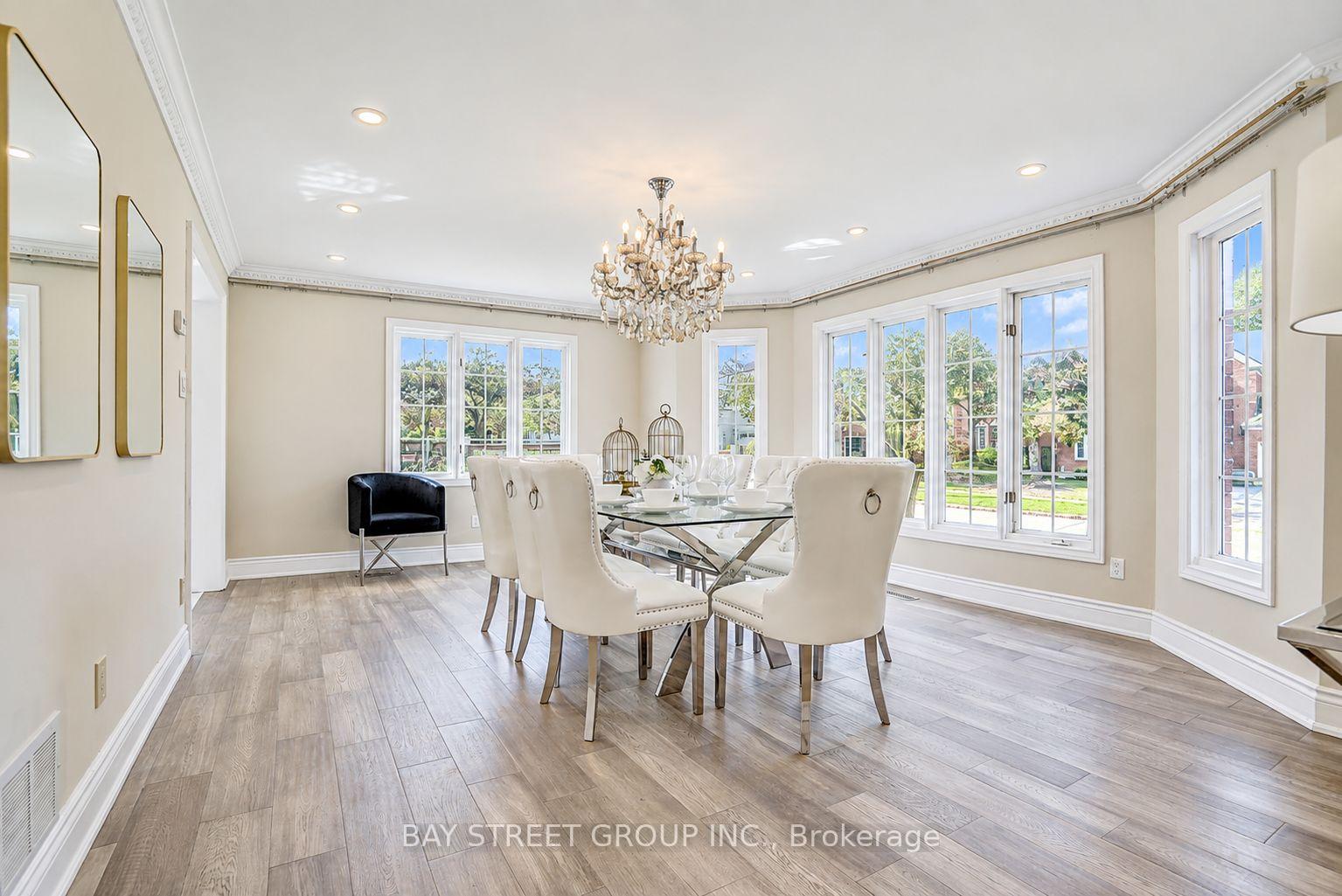 Photo 6 of 411 Weldrick Road E, Richmond Hill, Bayview Hill — HOMEH