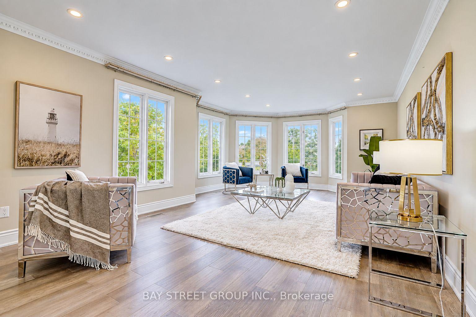Photo 8 of 411 Weldrick Road E, Richmond Hill, Bayview Hill — HOMEH