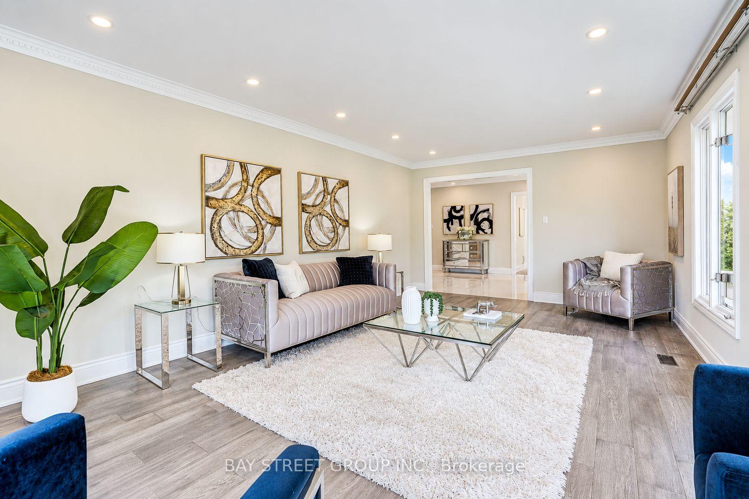 Photo 9 of 411 Weldrick Road E, Richmond Hill, Bayview Hill — HOMEH