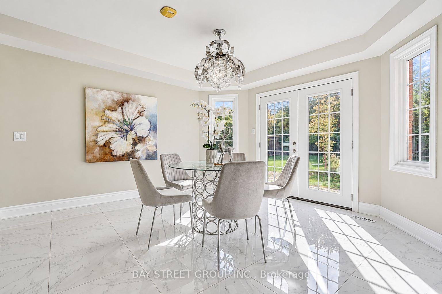 Photo 10 of 411 Weldrick Road E, Richmond Hill, Bayview Hill — HOMEH