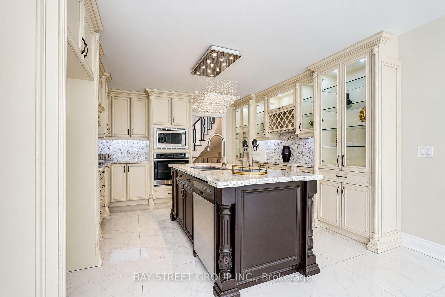 Photo 11 of 411 Weldrick Road E, Richmond Hill, Bayview Hill — HOMEH