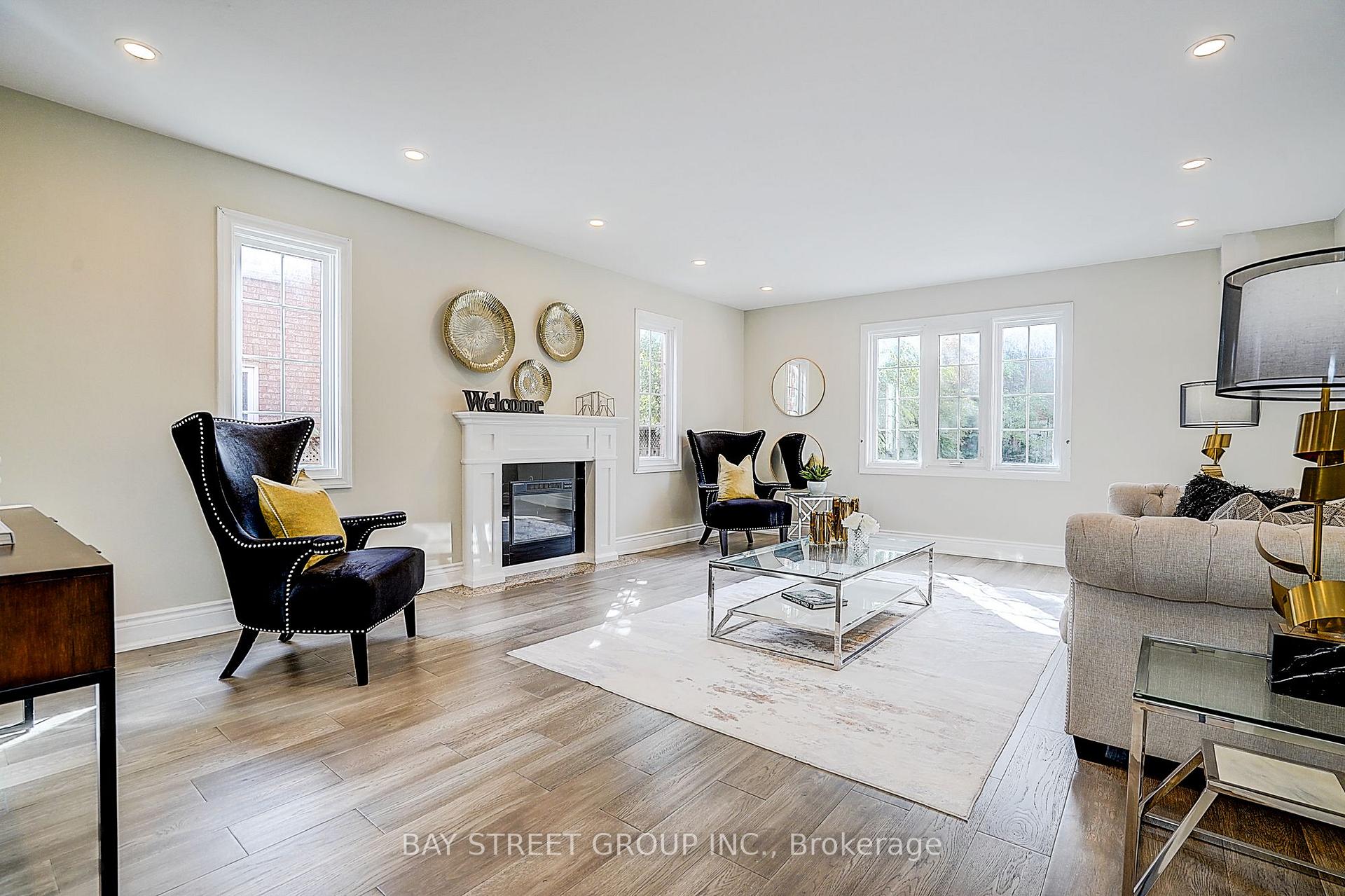 Photo 16 of 411 Weldrick Road E, Richmond Hill, Bayview Hill — HOMEH
