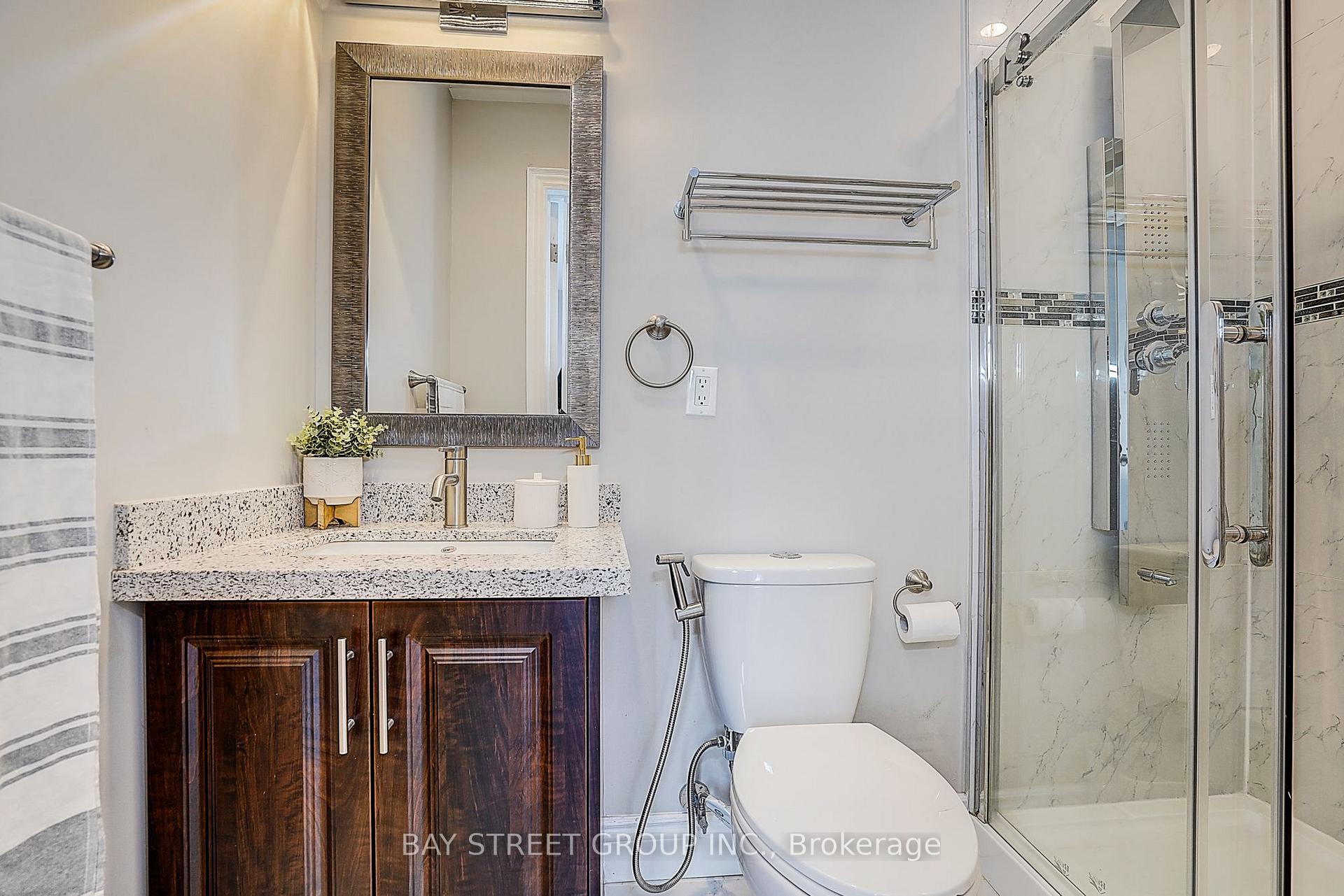 Photo 32 of 411 Weldrick Road E, Richmond Hill, Bayview Hill — HOMEH