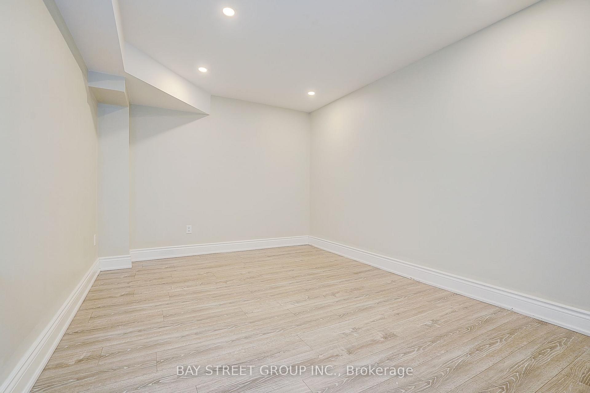 Photo 39 of 411 Weldrick Road E, Richmond Hill, Bayview Hill — HOMEH