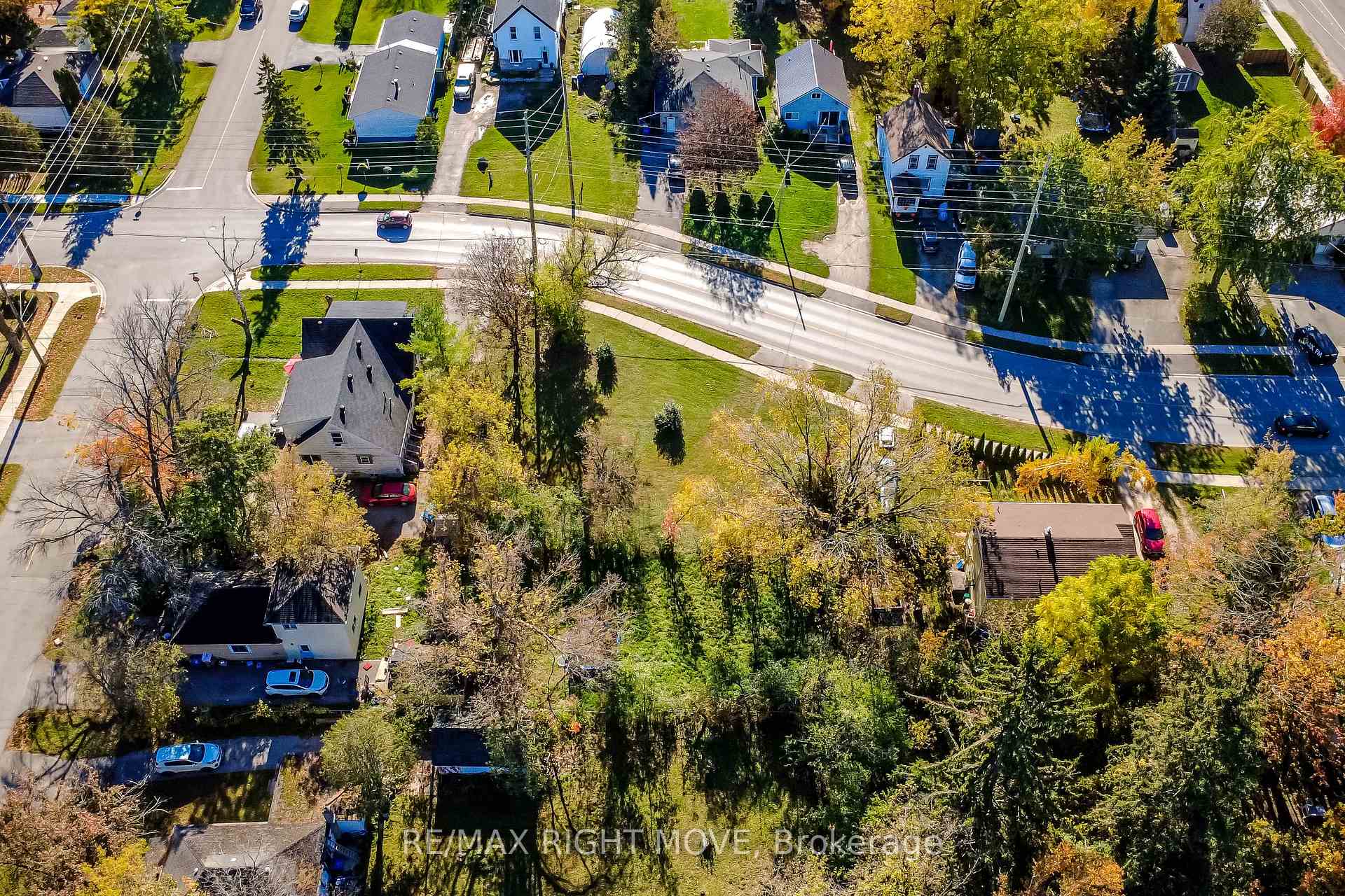 Photo 11 of 00110 James Street E, Orillia — HOMEH