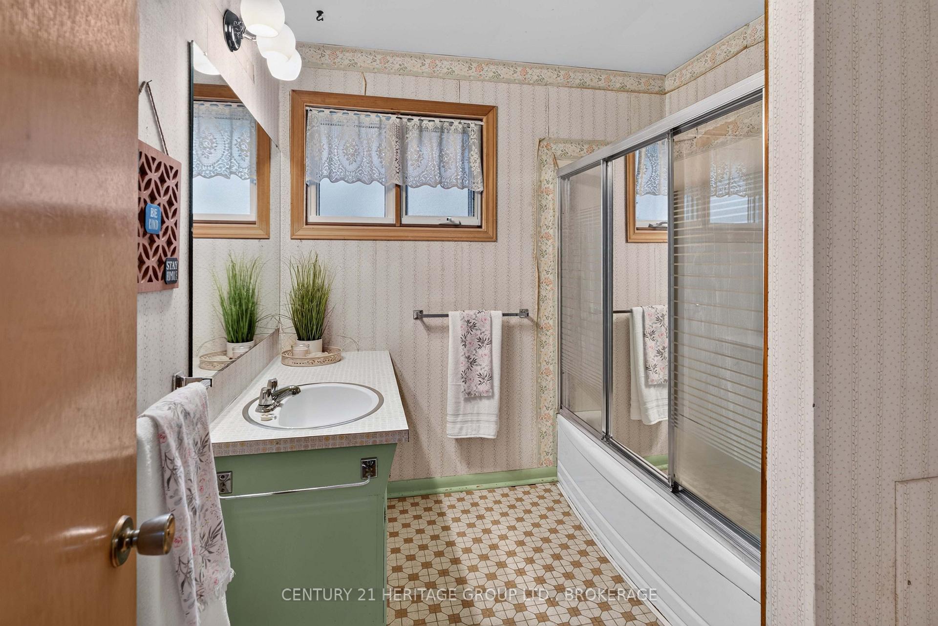 Photo 18 of 306 Norman Rogers Drive, Kingston, Central City West — HOMEH
