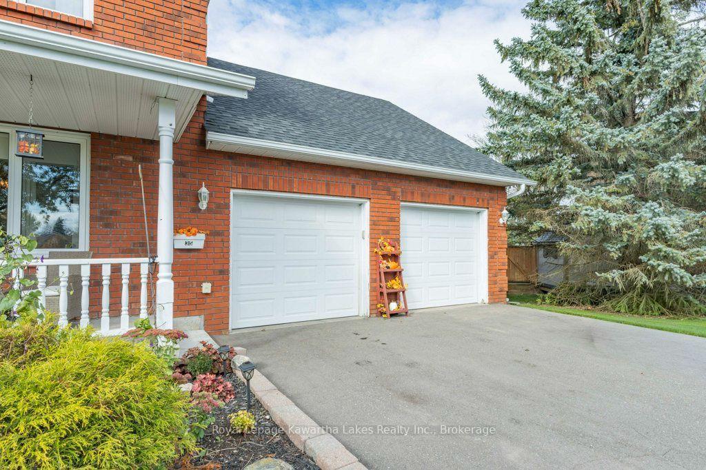 Photo 3 of 35 Grant Drive, Kawartha Lakes, Oakwood — HOMEH