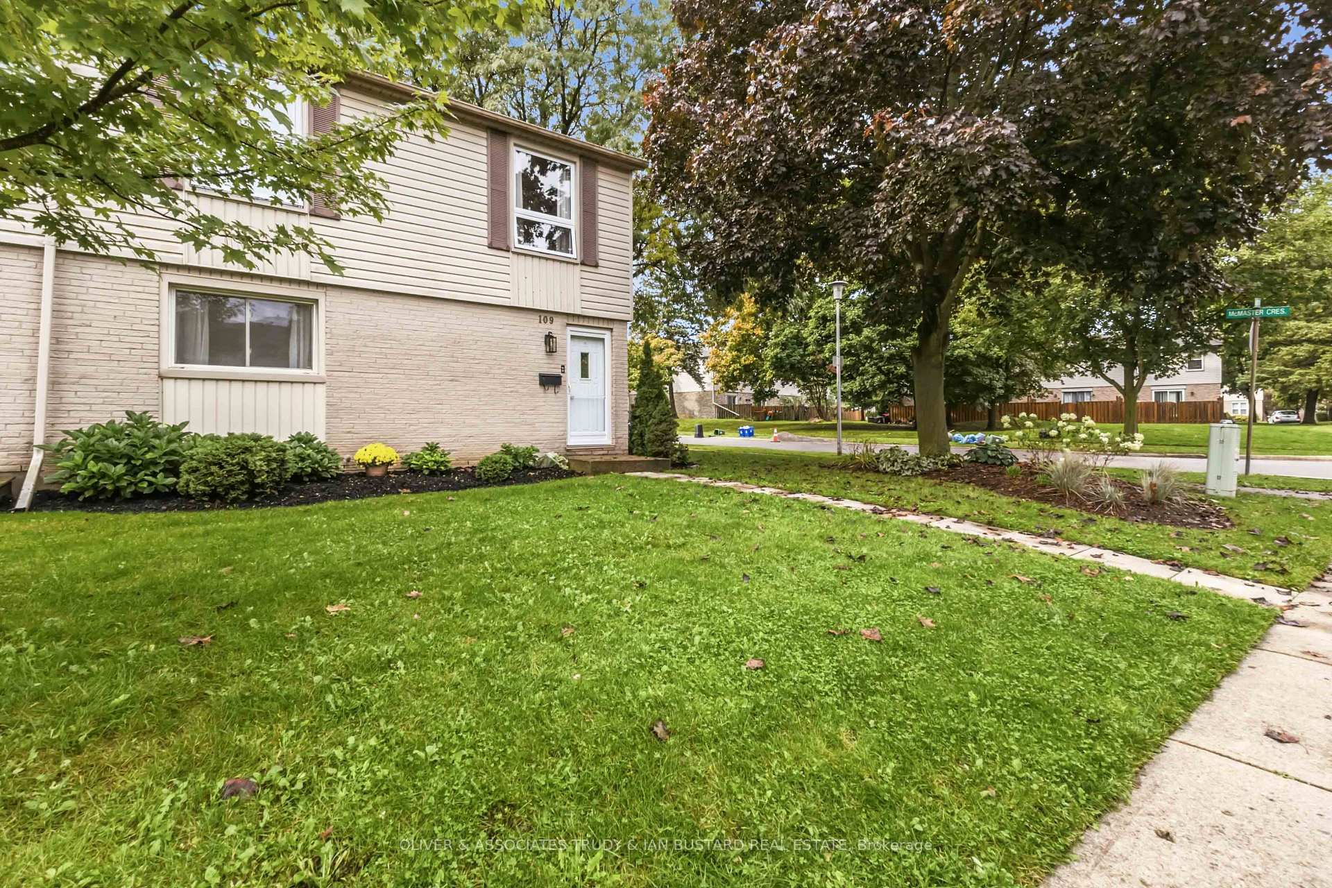Photo of 109 McMaster Drive E