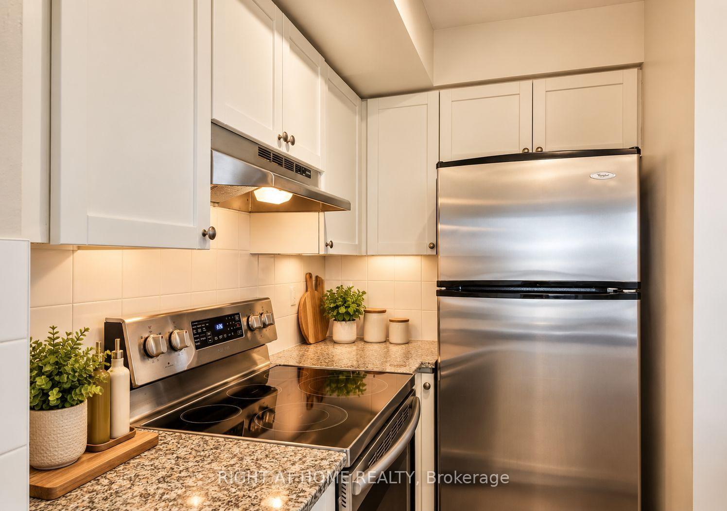 Photo 5 of Unit 222, 230 Queens Quay W, Toronto, Waterfront Communities — HOMEH