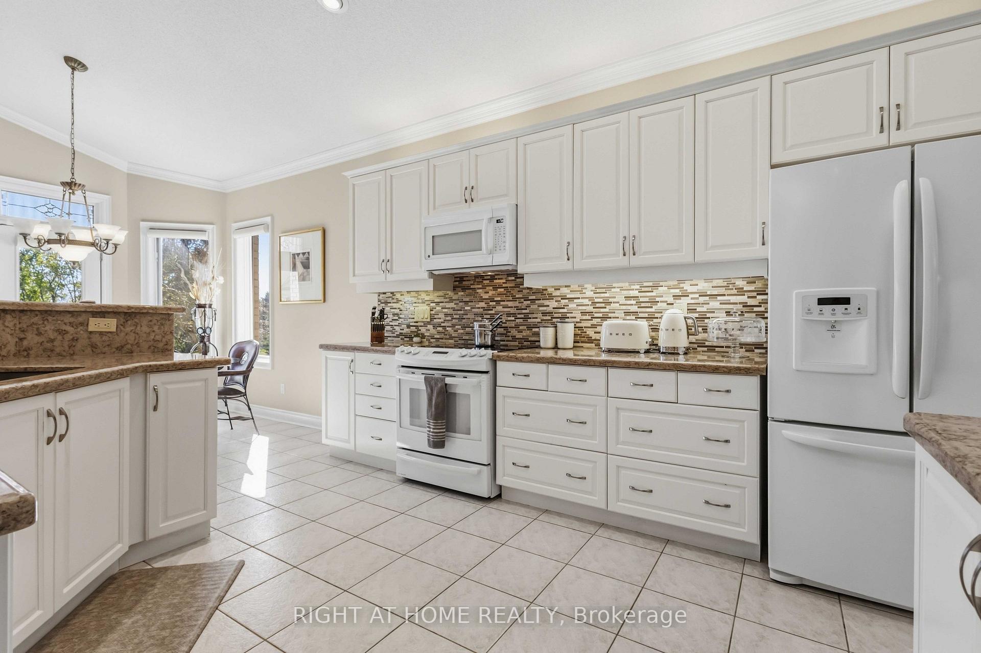 Photo 24 of 46 Player Place, Whitchurch-Stouffville, Ballantrae — HOMEH