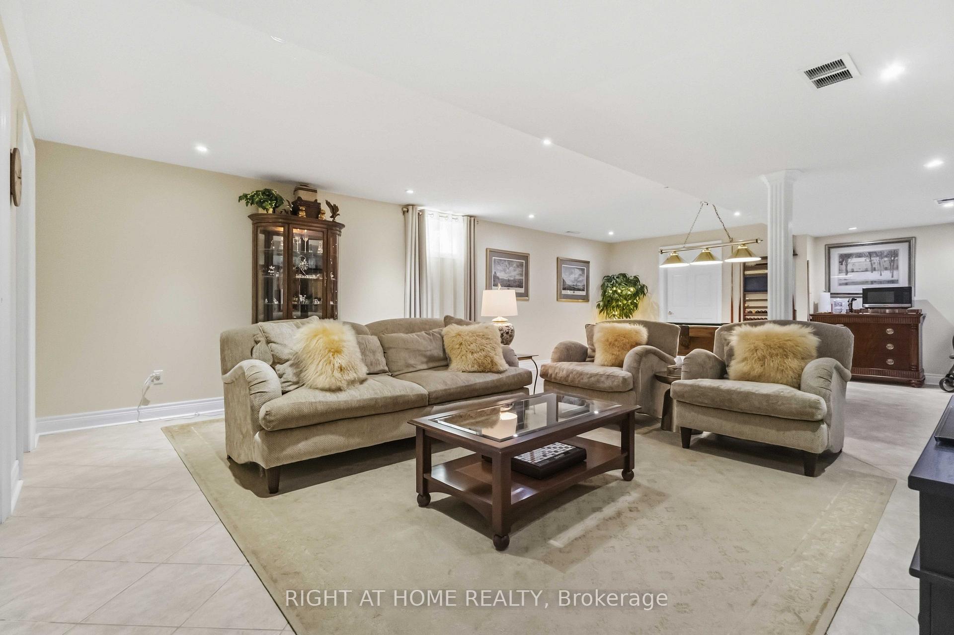 Photo 39 of 46 Player Place, Whitchurch-Stouffville, Ballantrae — HOMEH