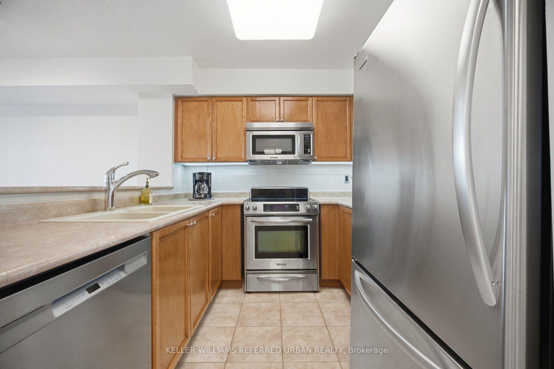 Photo 4 of Unit Ph307, 5 Emerald Lane, Vaughan, Crestwood-Springfarm-Yorkhill — HOMEH