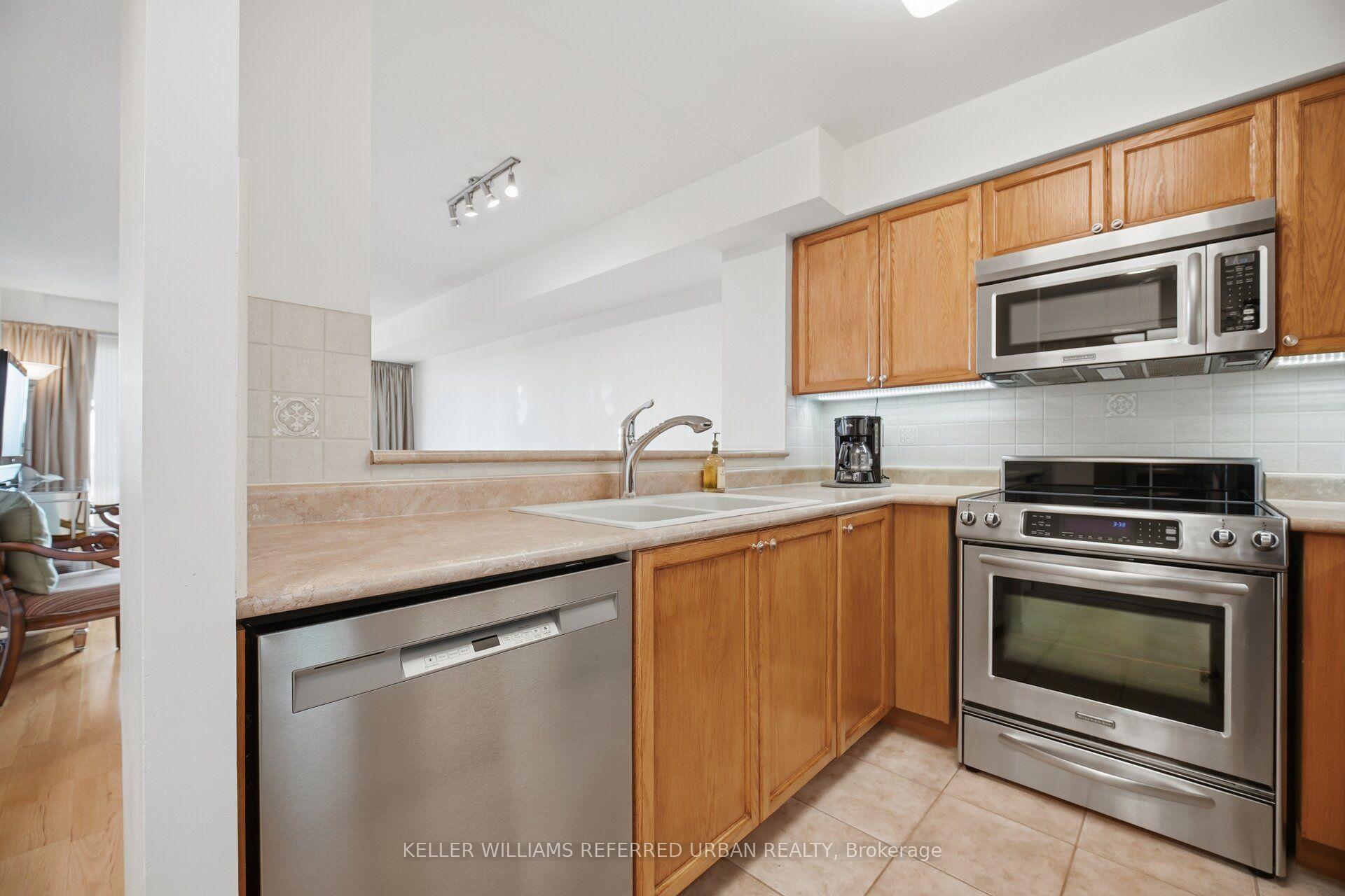 Photo 5 of Unit Ph307, 5 Emerald Lane, Vaughan, Crestwood-Springfarm-Yorkhill — HOMEH