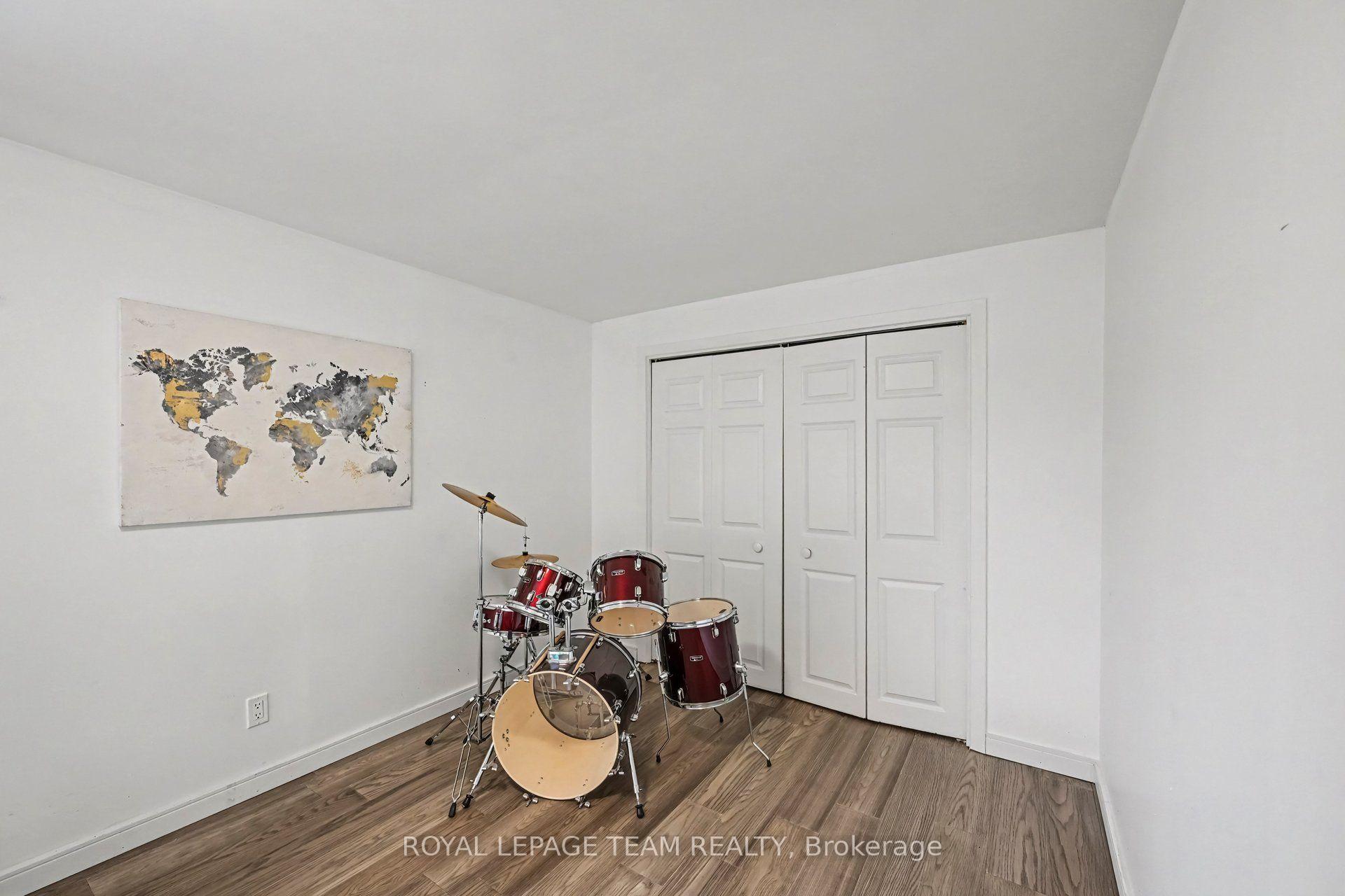 Photo 24 of 1926 Marquis Avenue, Ottawa, Beaconwood — HOMEH