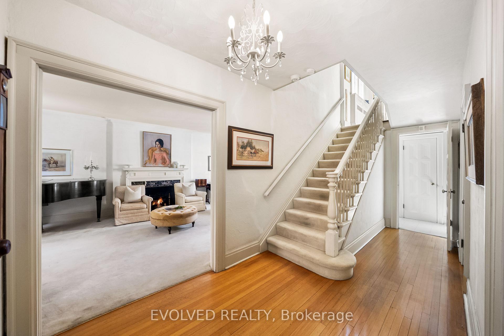 Photo 5 of 4 Dunloe Road, Toronto, Forest Hill South — HOMEH