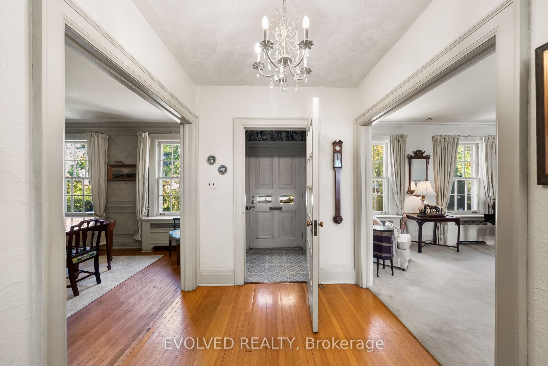 Photo 6 of 4 Dunloe Road, Toronto, Forest Hill South — HOMEH