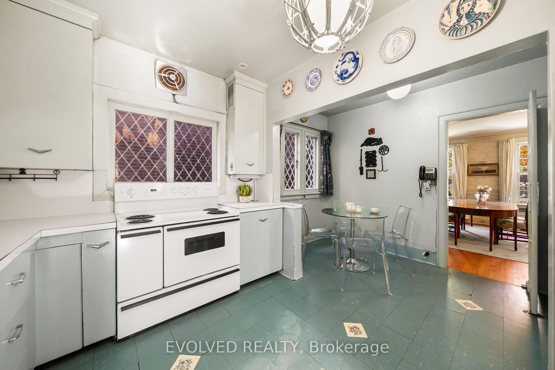 Photo 11 of 4 Dunloe Road, Toronto, Forest Hill South — HOMEH