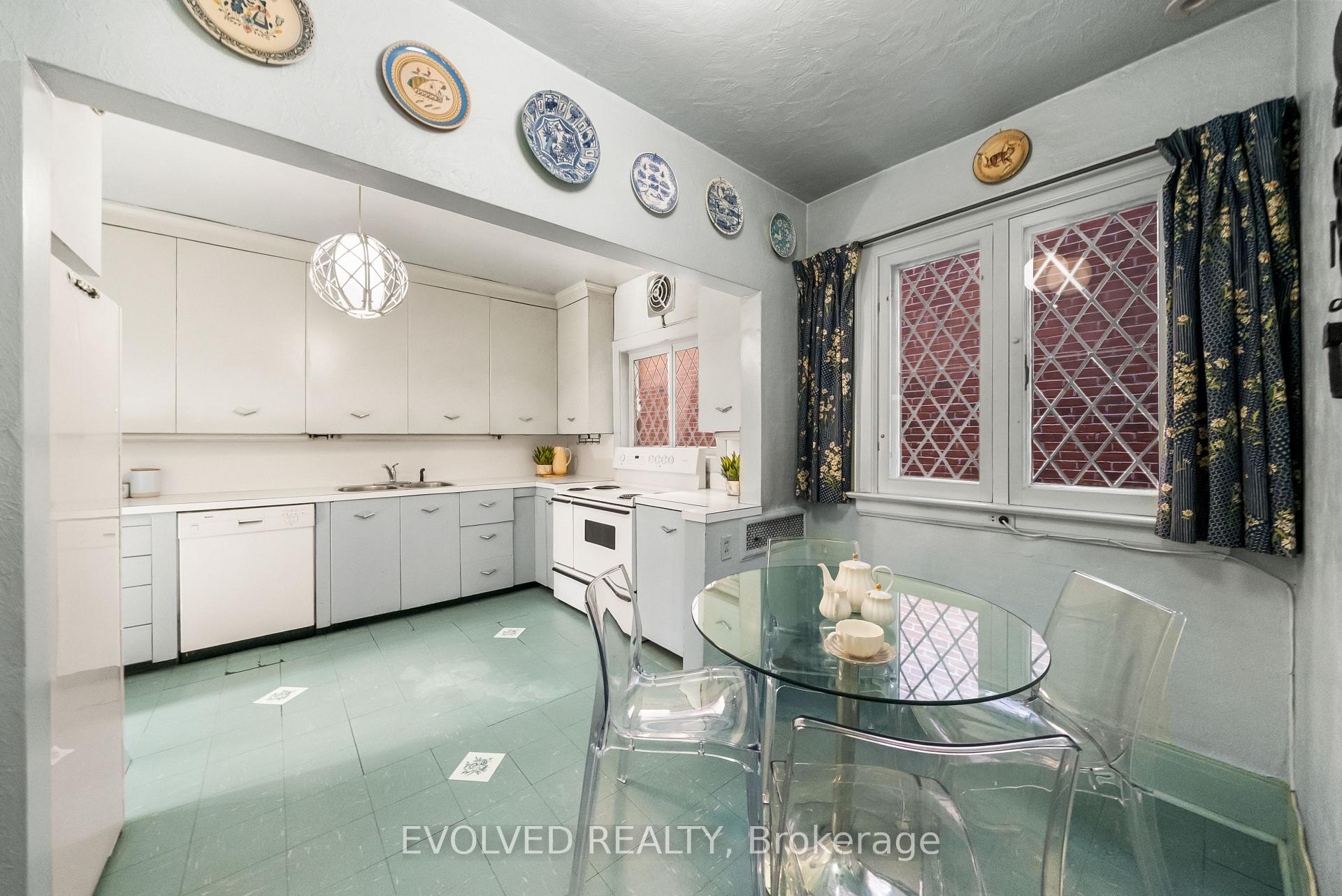 Photo 12 of 4 Dunloe Road, Toronto, Forest Hill South — HOMEH