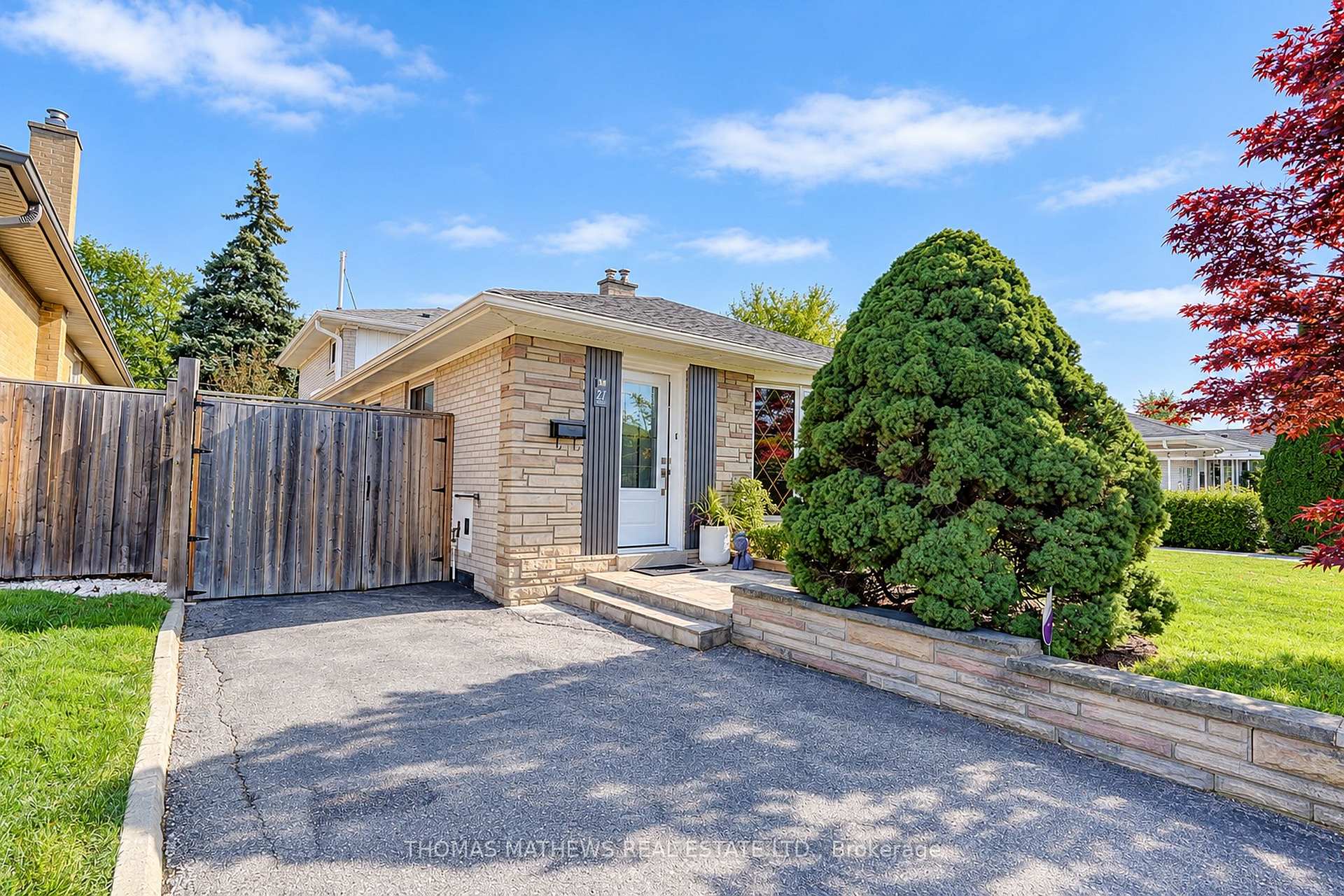Photo 2 of 27 Callowhill Drive, Etobicoke, Willowridge-Martingrove-Richview — HOMEH