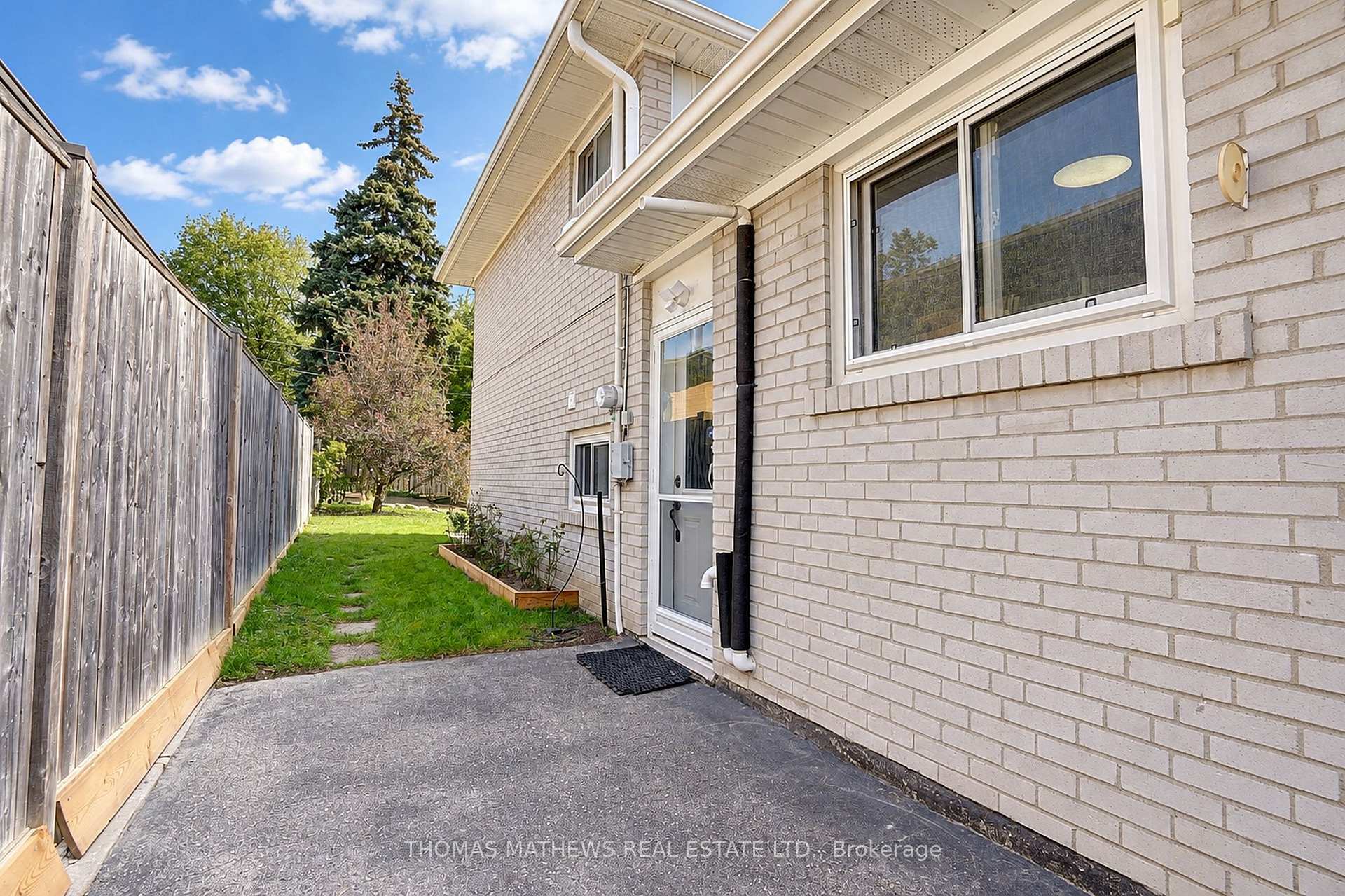 Photo 6 of 27 Callowhill Drive, Etobicoke, Willowridge-Martingrove-Richview — HOMEH