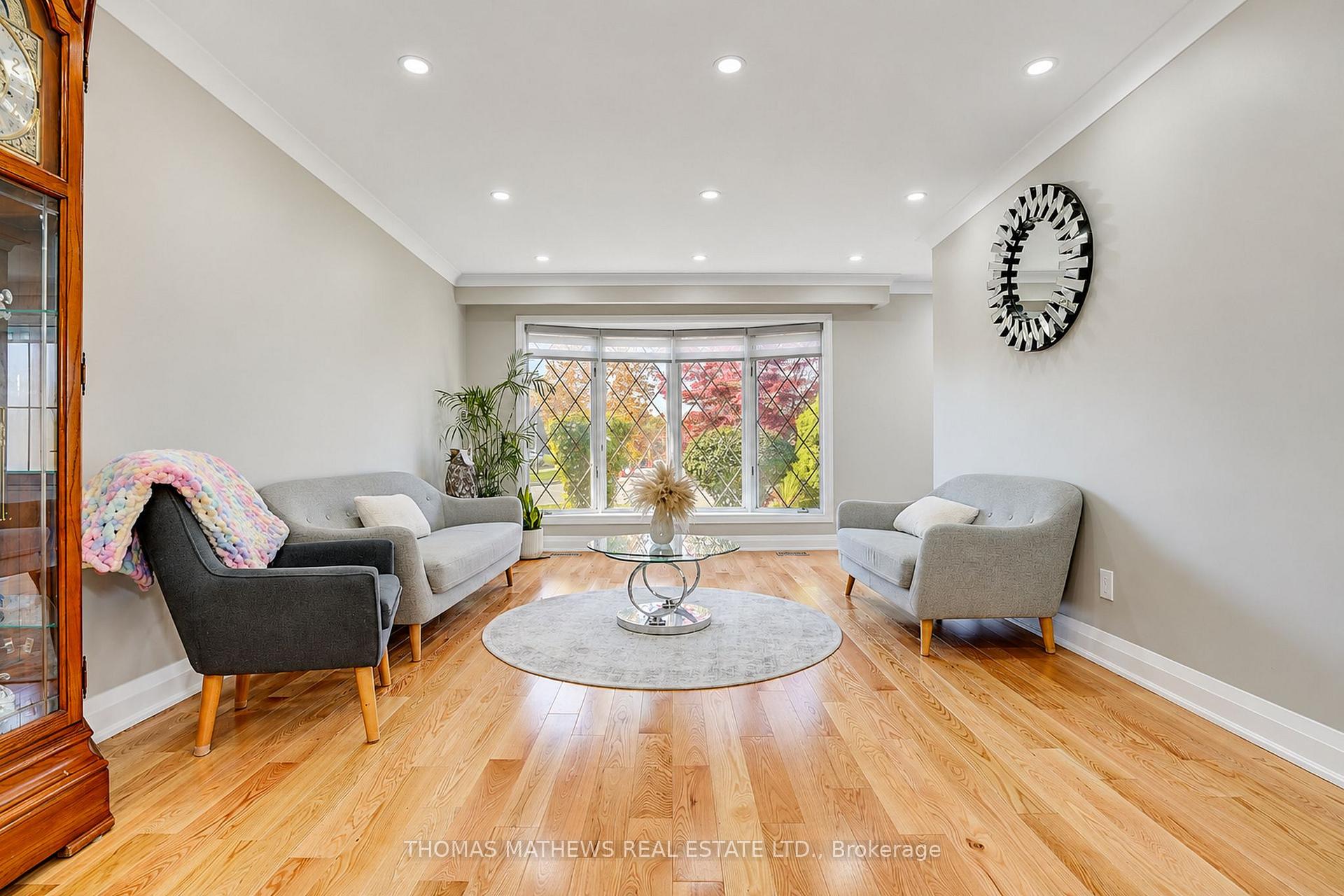 Photo 14 of 27 Callowhill Drive, Etobicoke, Willowridge-Martingrove-Richview — HOMEH