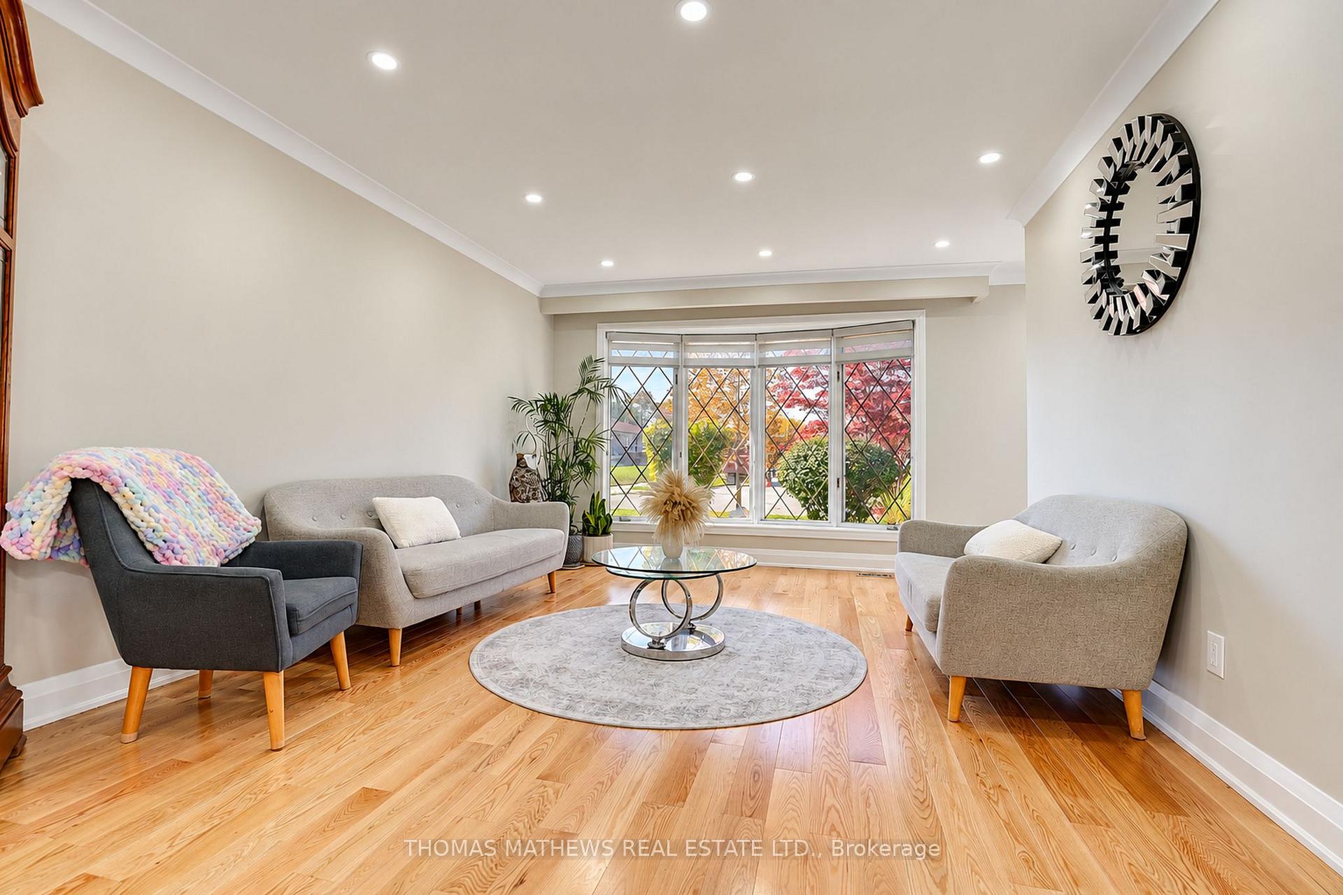 Photo 13 of 27 Callowhill Drive, Etobicoke, Willowridge-Martingrove-Richview — HOMEH