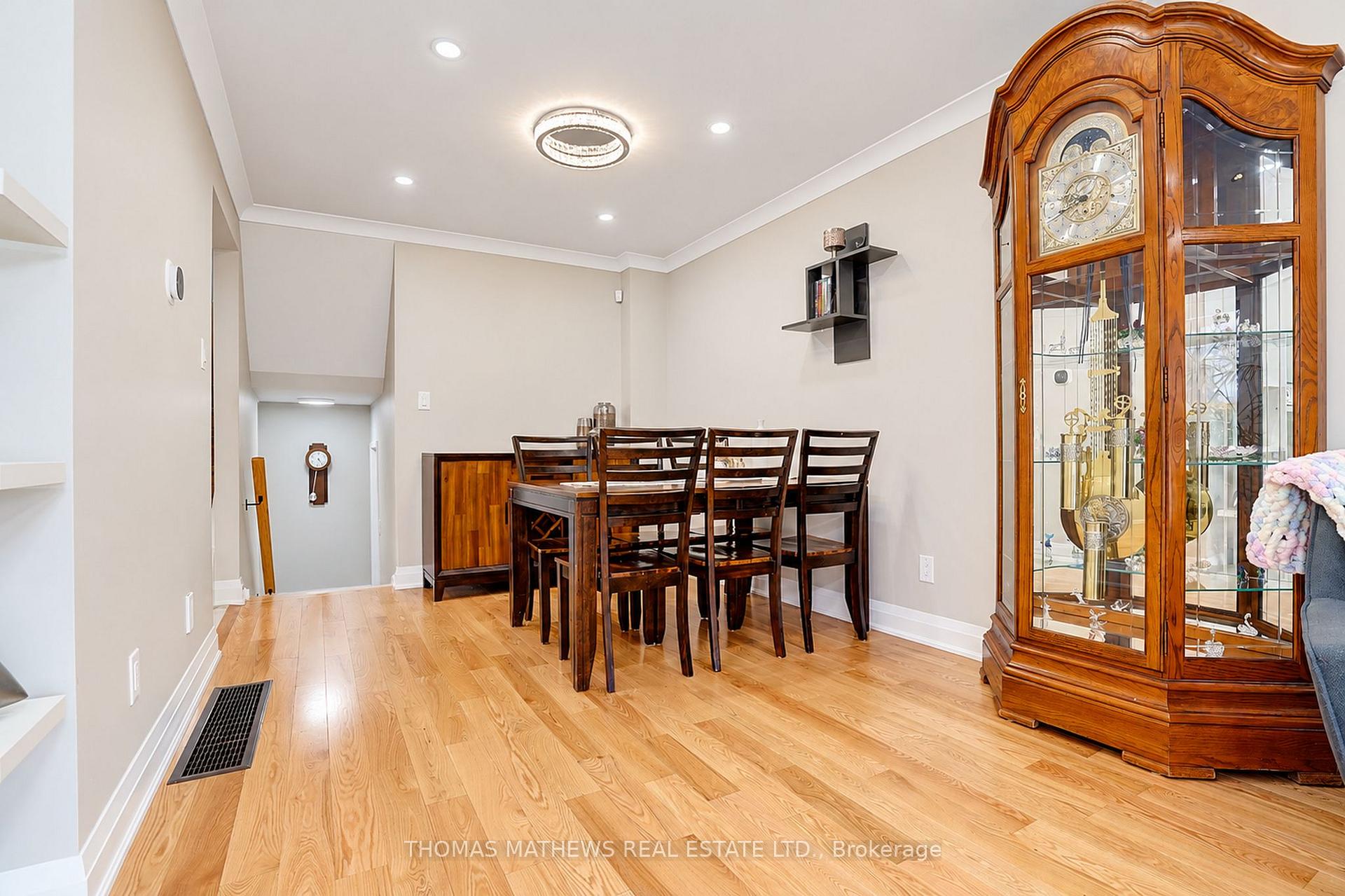 Photo 15 of 27 Callowhill Drive, Etobicoke, Willowridge-Martingrove-Richview — HOMEH