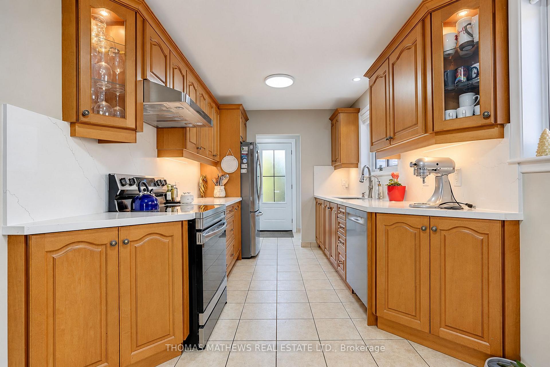 Photo 17 of 27 Callowhill Drive, Etobicoke, Willowridge-Martingrove-Richview — HOMEH