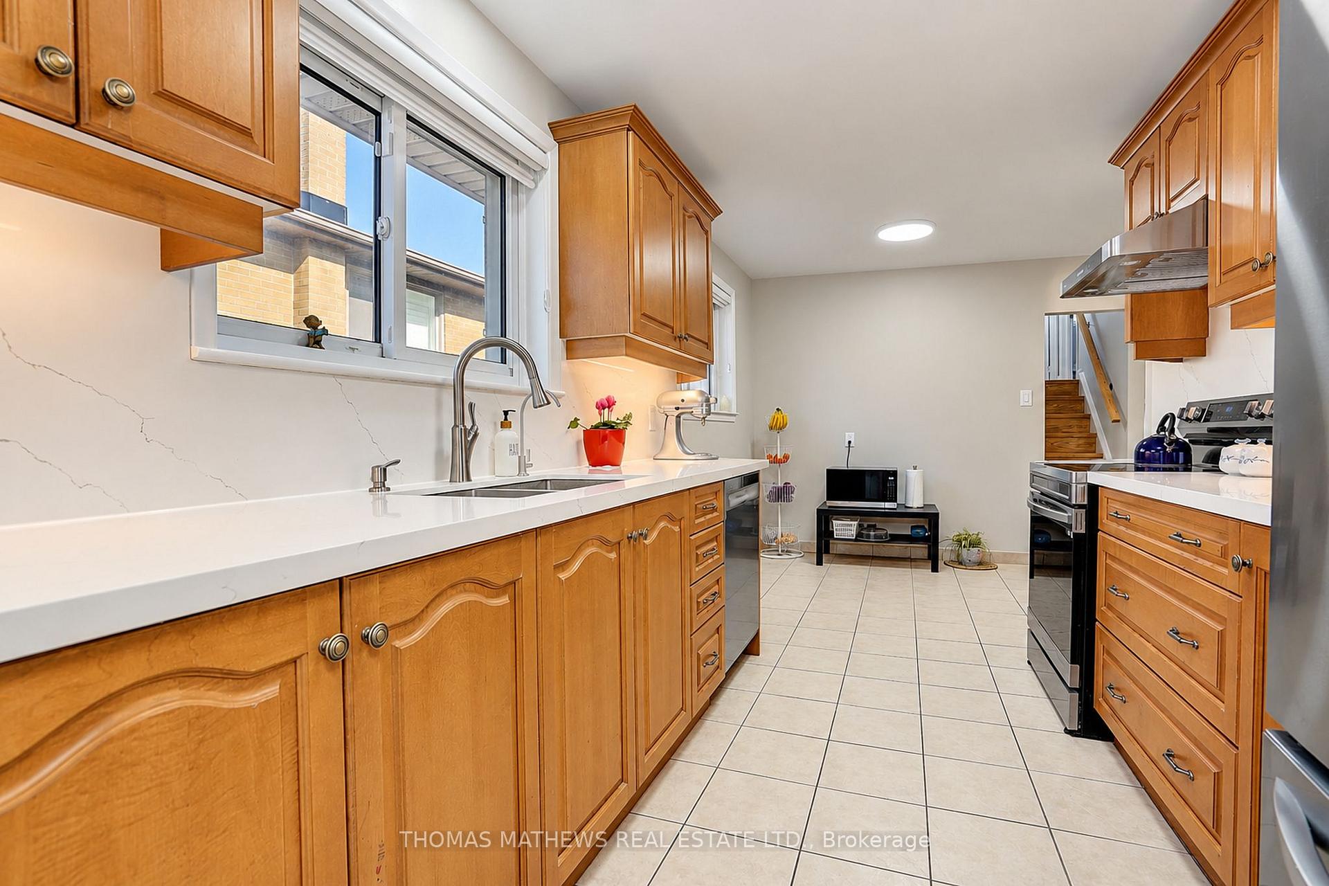 Photo 19 of 27 Callowhill Drive, Etobicoke, Willowridge-Martingrove-Richview — HOMEH