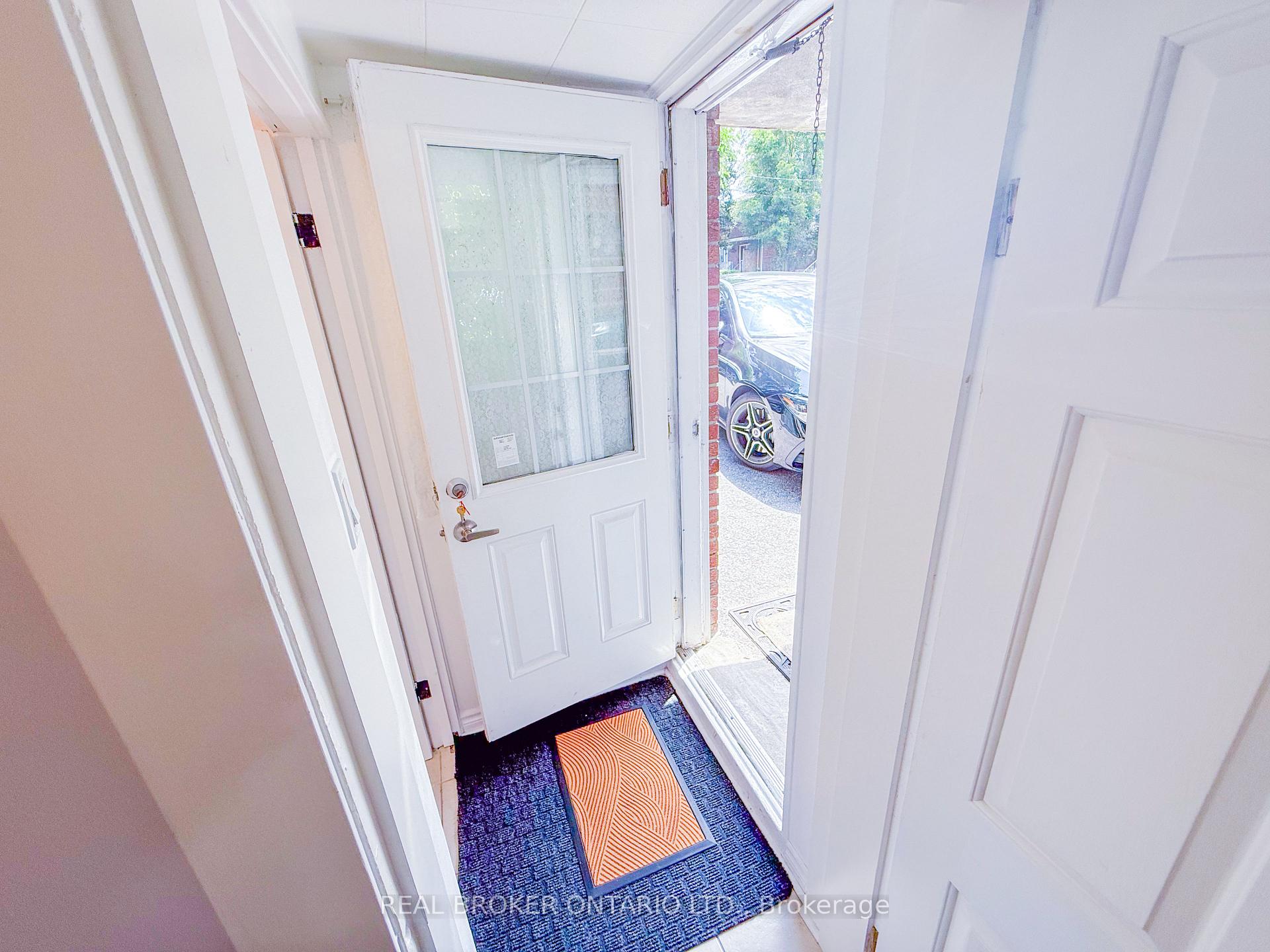 Photo 2 of Unit Lower Level, 14 Gooch Court, Toronto, Lambton Baby Point — HOMEH