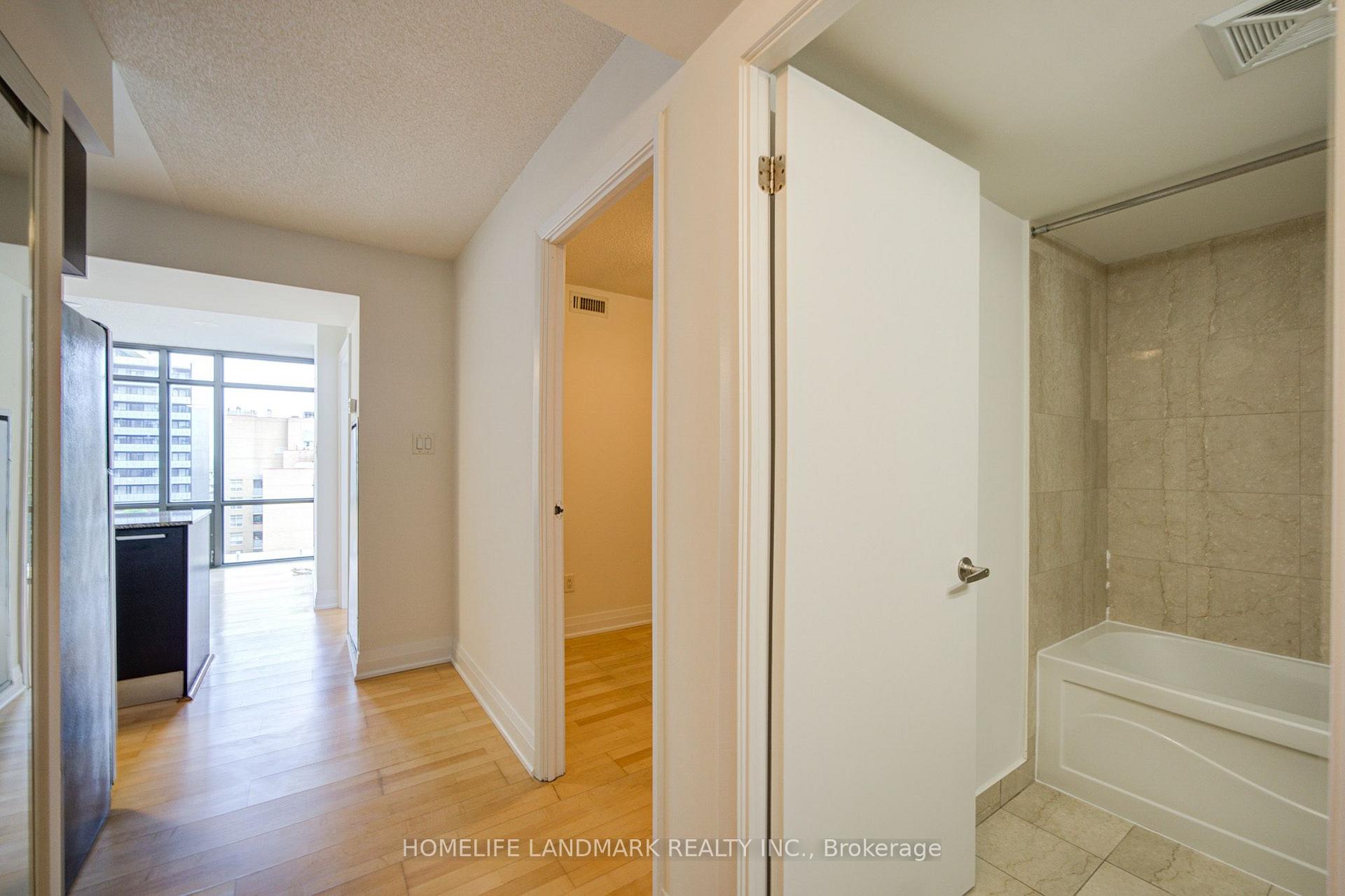 Photo 8 of Unit 1508, 38 Grenville Street, Toronto, Bay Street Corridor — HOMEH