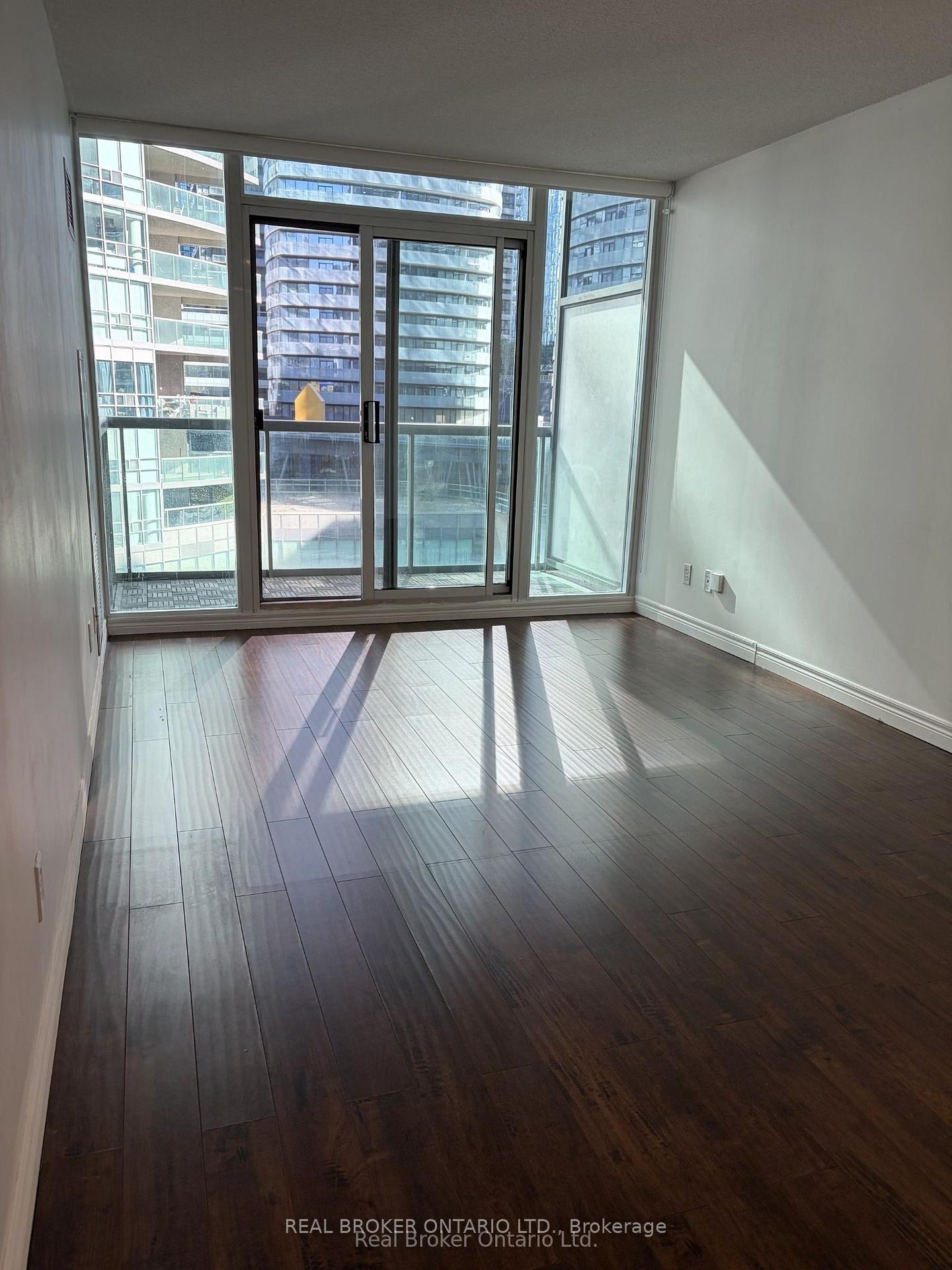 Photo 4 of Unit 605, 51 Lower Simcoe Street, Toronto, Waterfront Communities — HOMEH