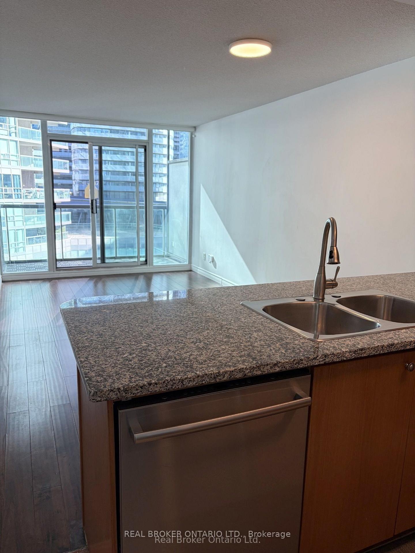 Photo 7 of Unit 605, 51 Lower Simcoe Street, Toronto, Waterfront Communities — HOMEH