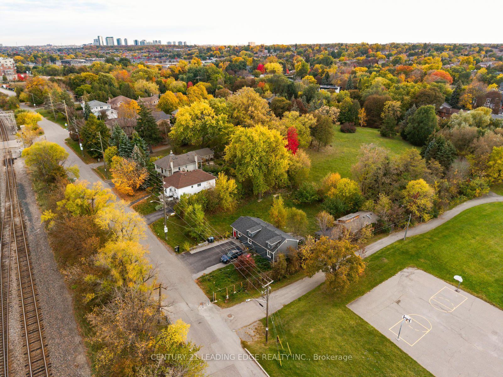 Photo 2 of 58 Rutledge Road, Mississauga, Streetsville — HOMEH