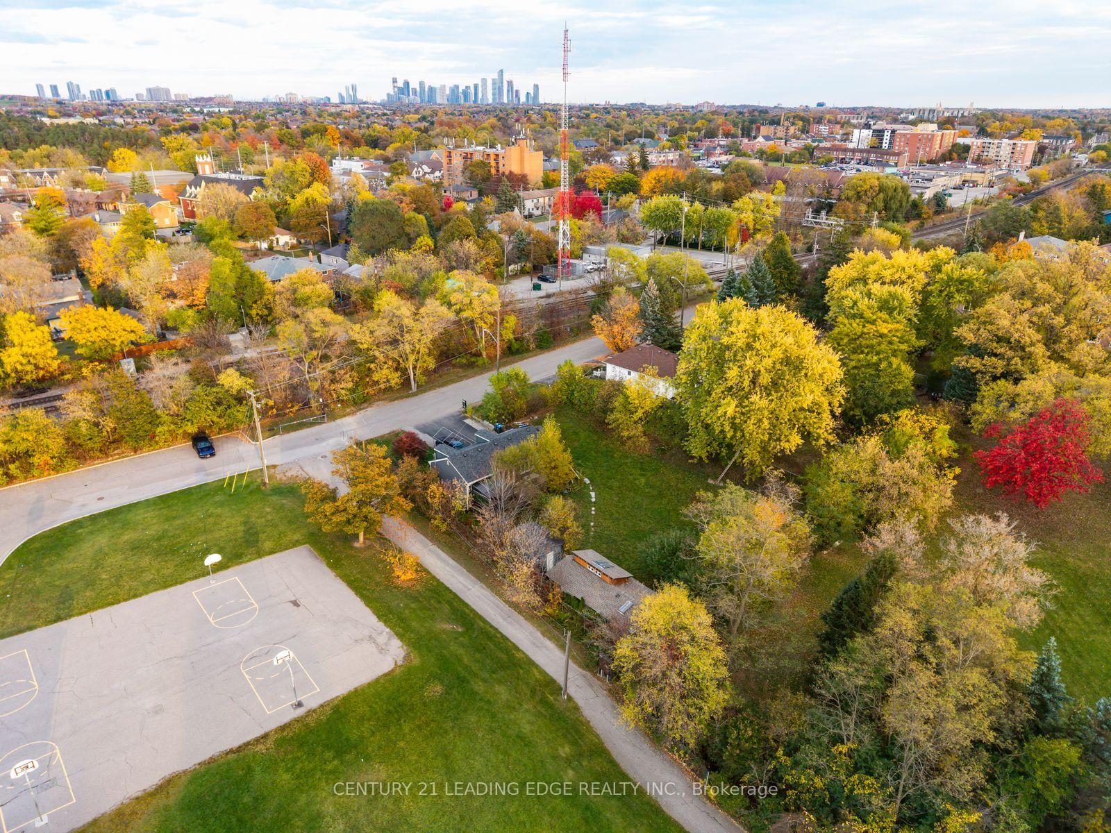 Photo 5 of 58 Rutledge Road, Mississauga, Streetsville — HOMEH